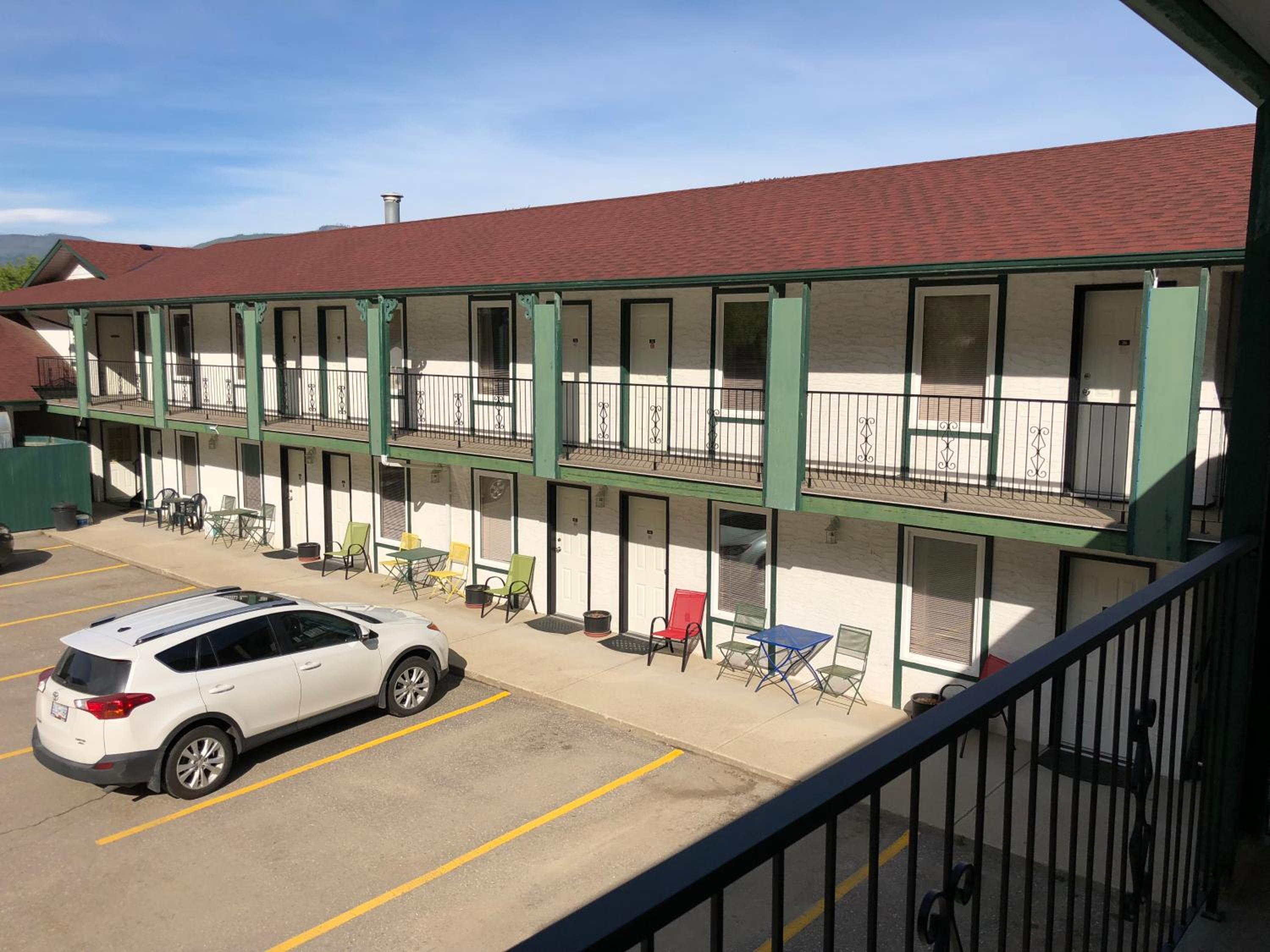 Hotel Chase Country Inn - Image 1