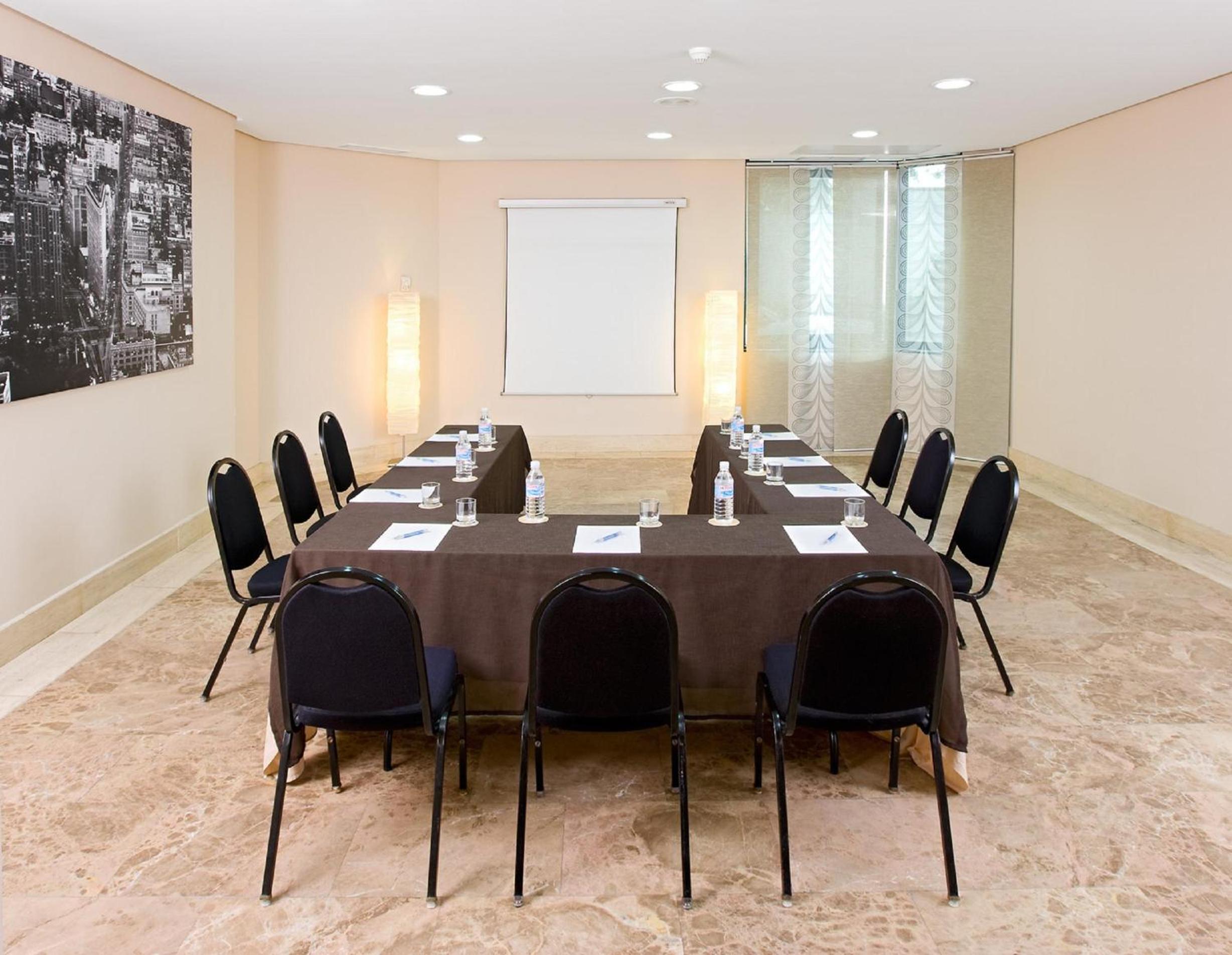 Las Rozas de Madrid Vacations - Apartamentos TH Las Rozas - Property Image 1