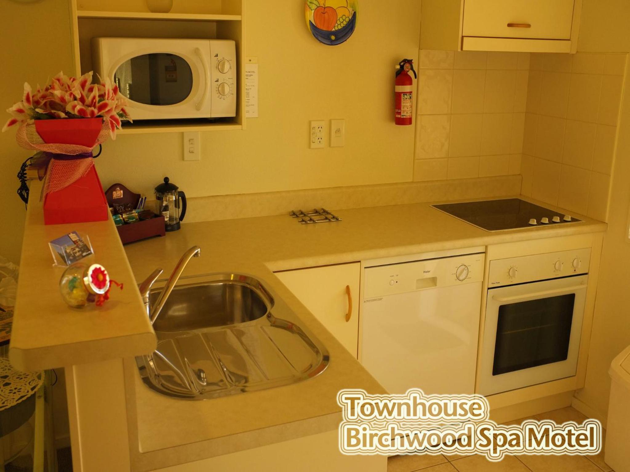 Birchwood Spa Motel