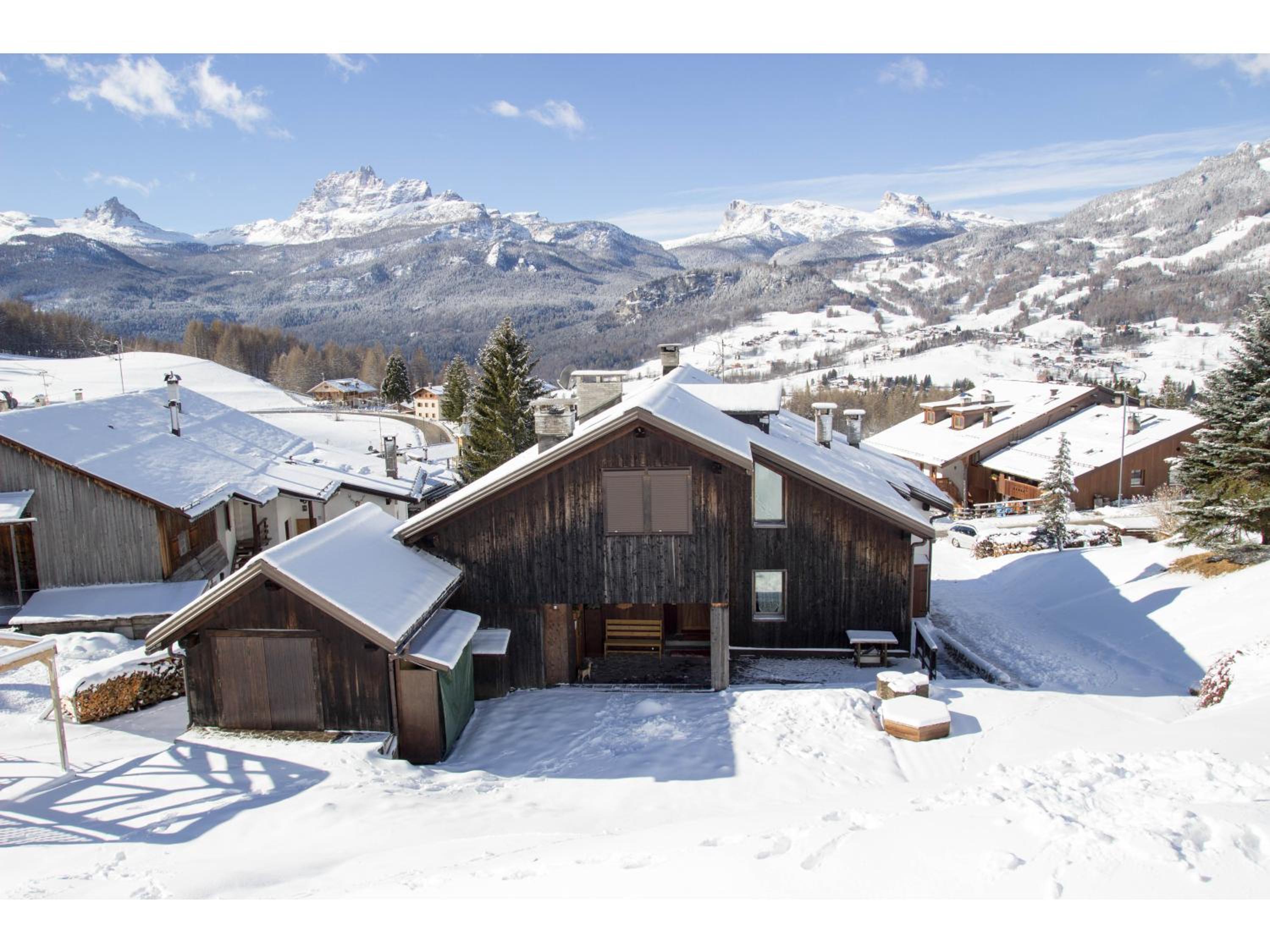 Cristallo & Faloria Suite Apartments view 3