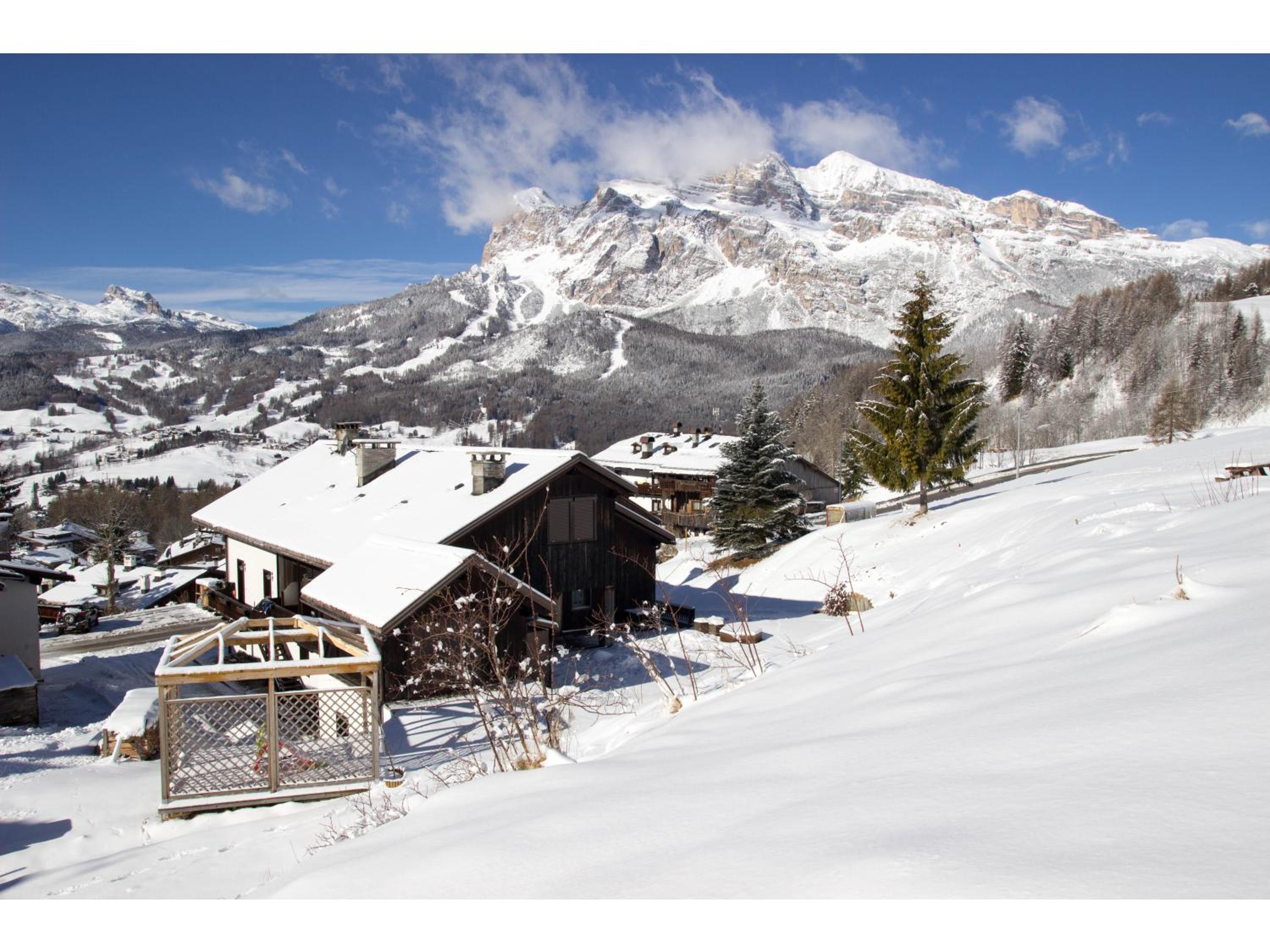 Cristallo & Faloria Suite Apartments view 4