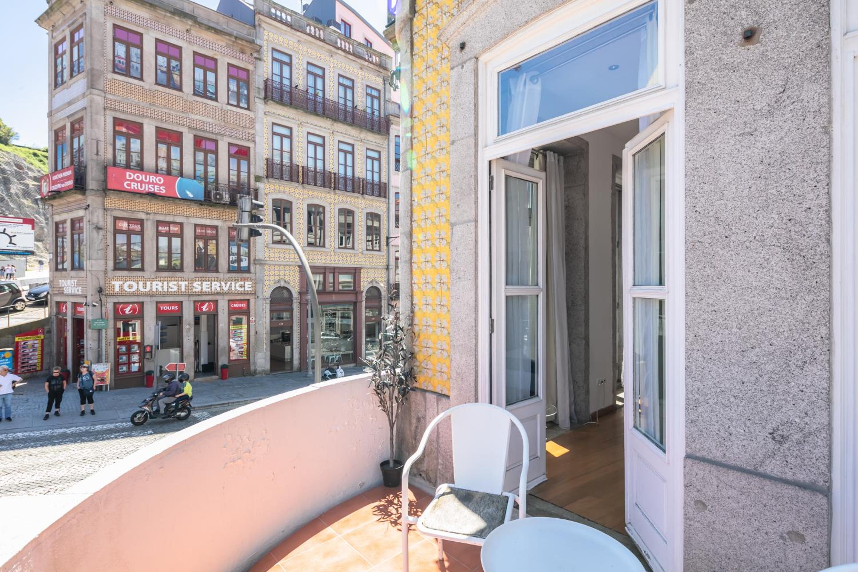 Stay in Apartments - S. Bento view 3