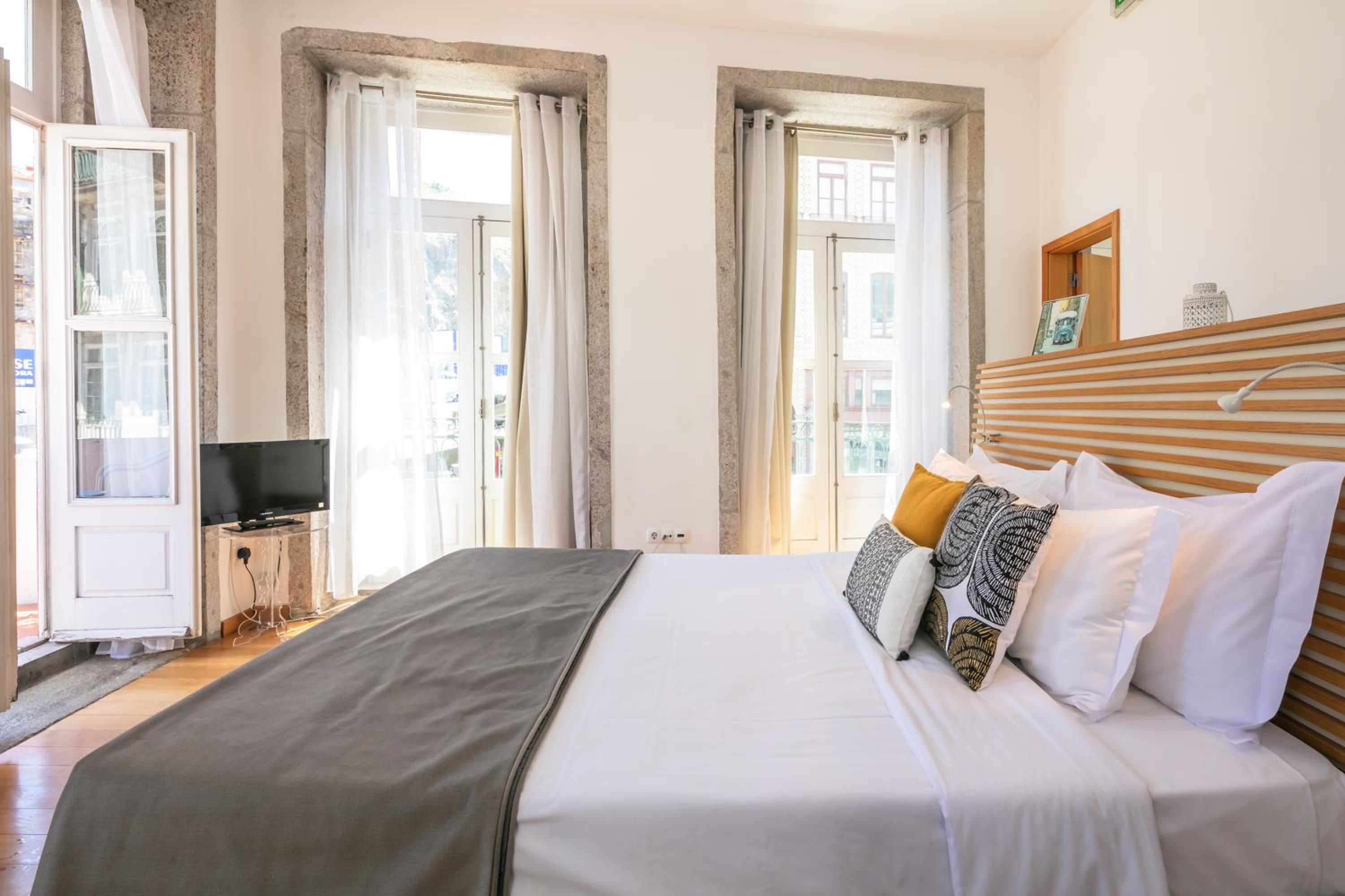 Stay in Apartments - S. Bento view 5