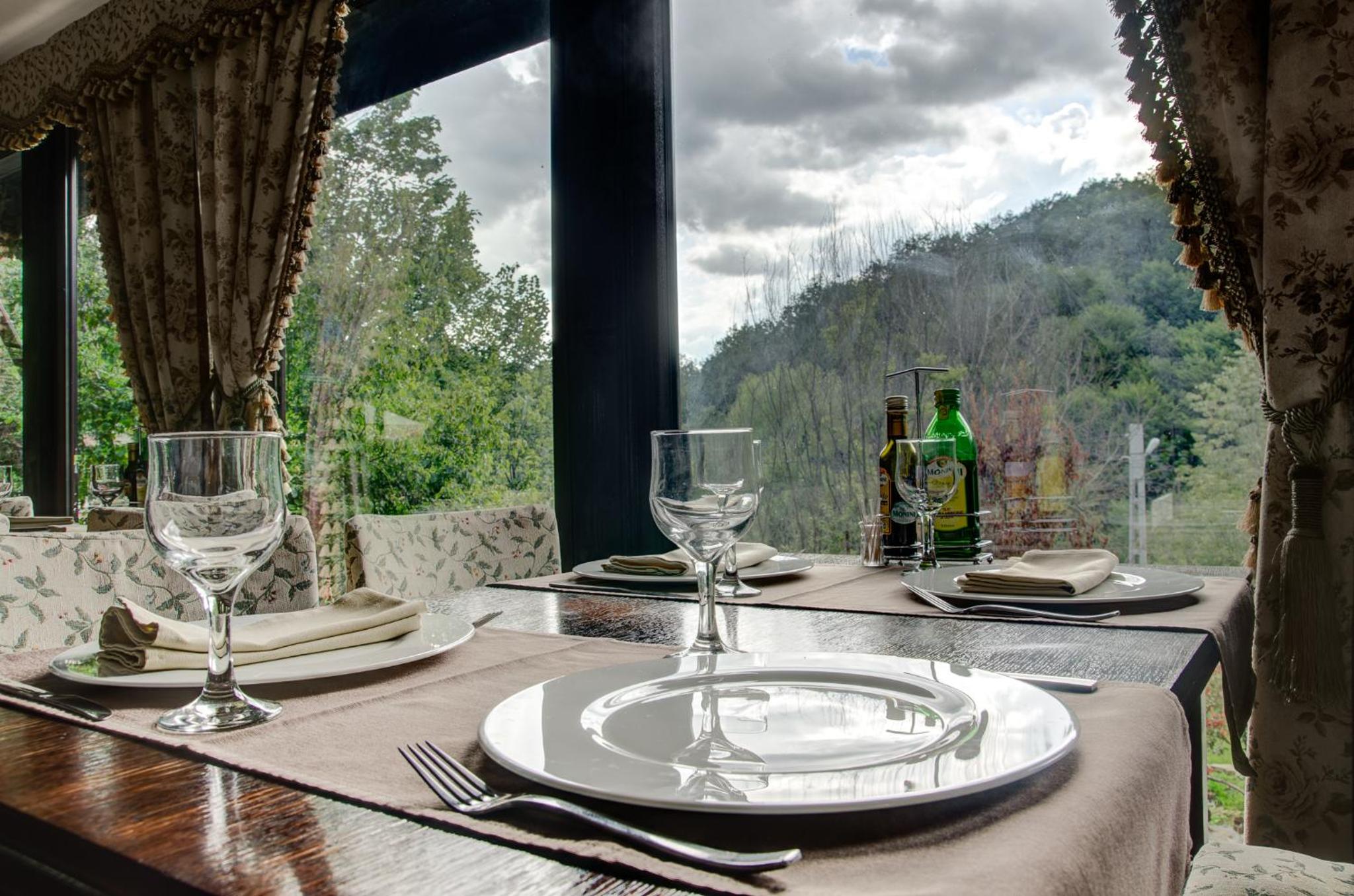 Pensiune-Restaurant Tara Luanei