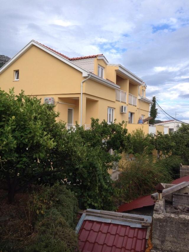 Apartments Viganj