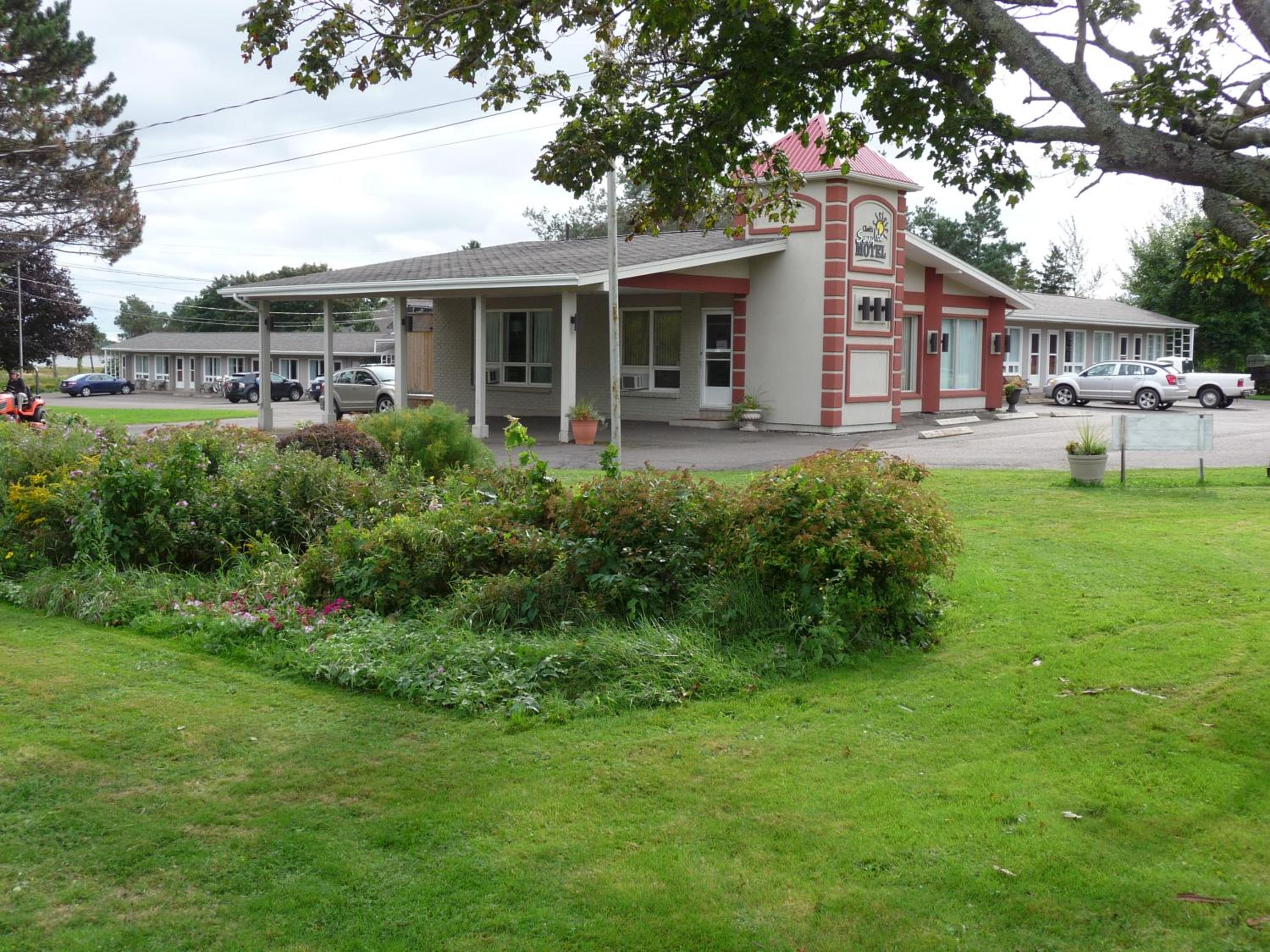 Summerside Vacations - Sunny Isle Motel - Property Image 1