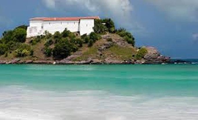 APARTAMENTO A 300 METROS DA PRAIA DO FORTE