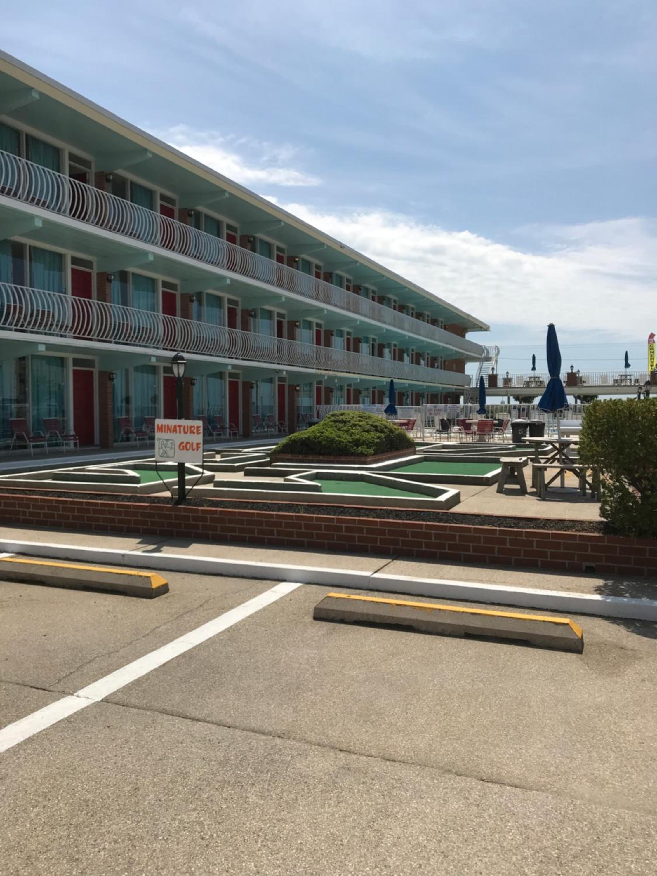 Gold Crest Motel