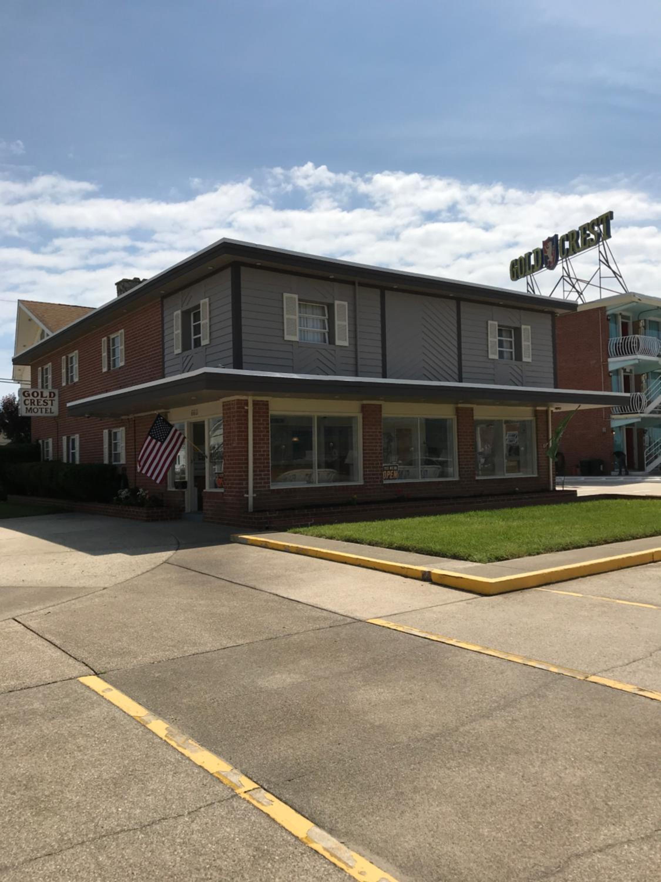 Gold Crest Motel