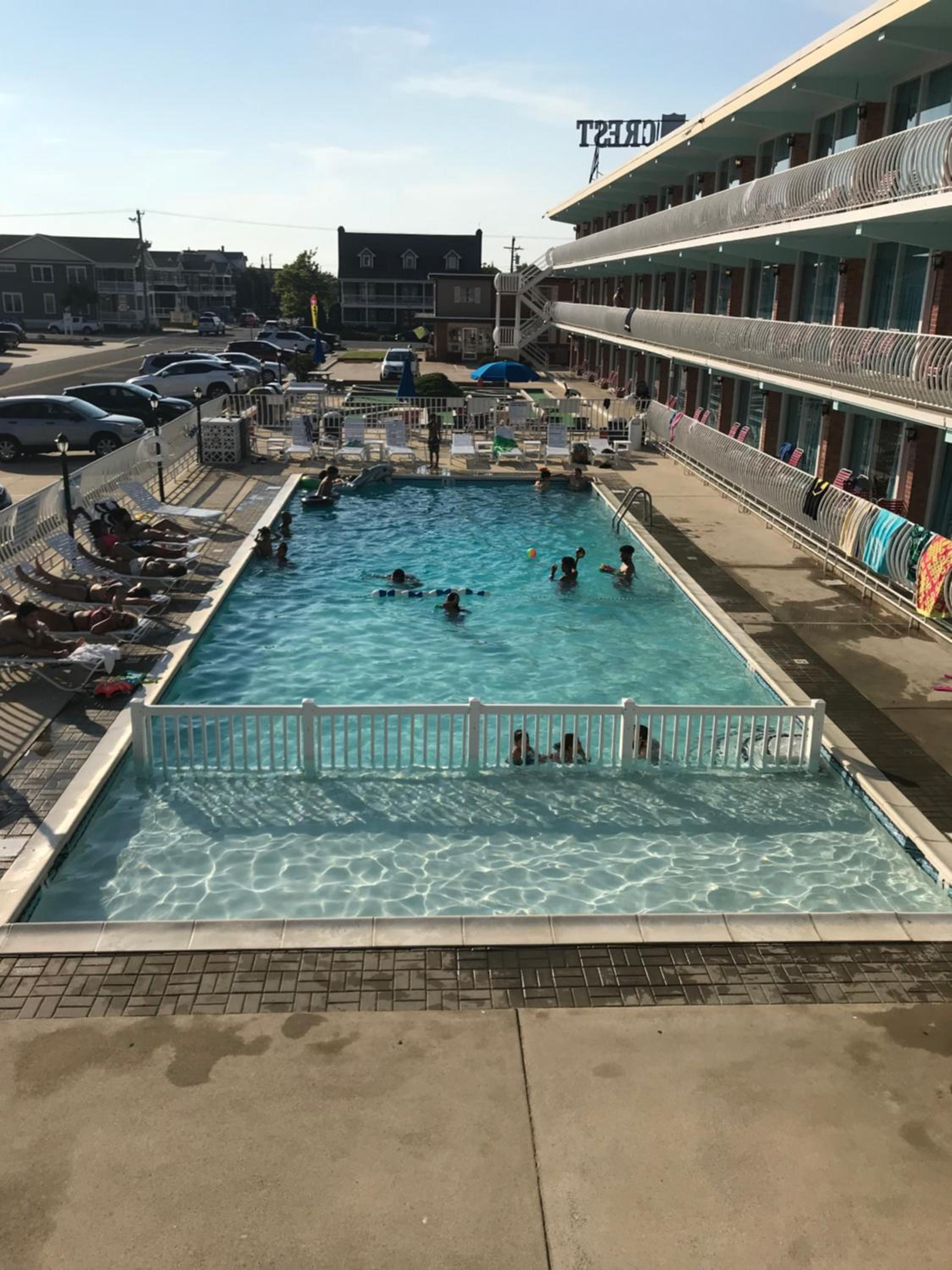 Gold Crest Motel