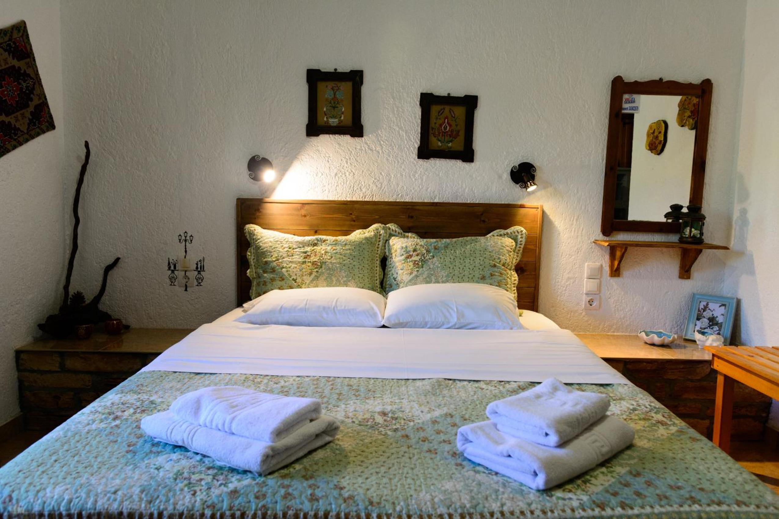 Spiros Rooms