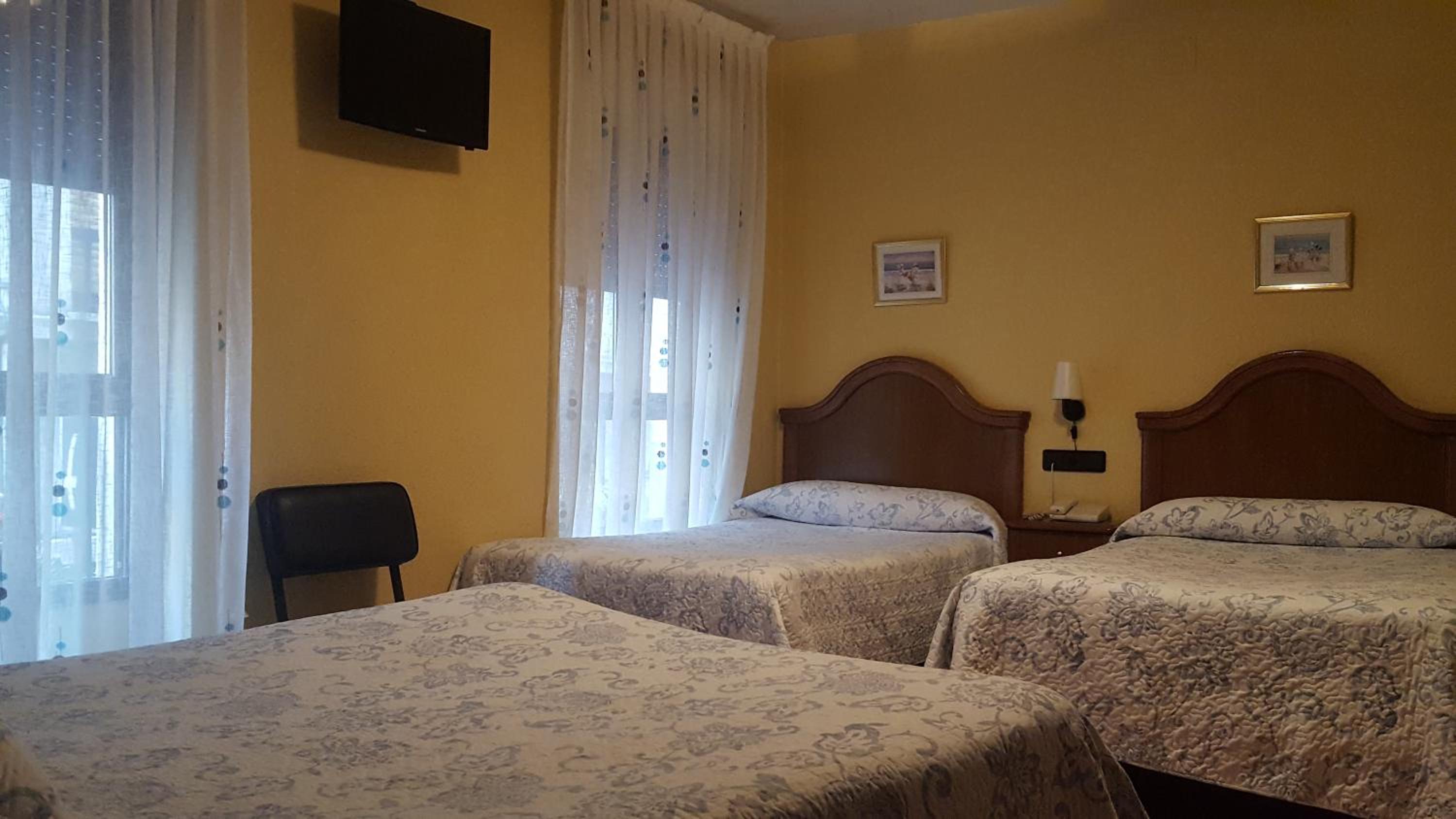 Hostal Guzman El Bueno by gaiarooms view 2