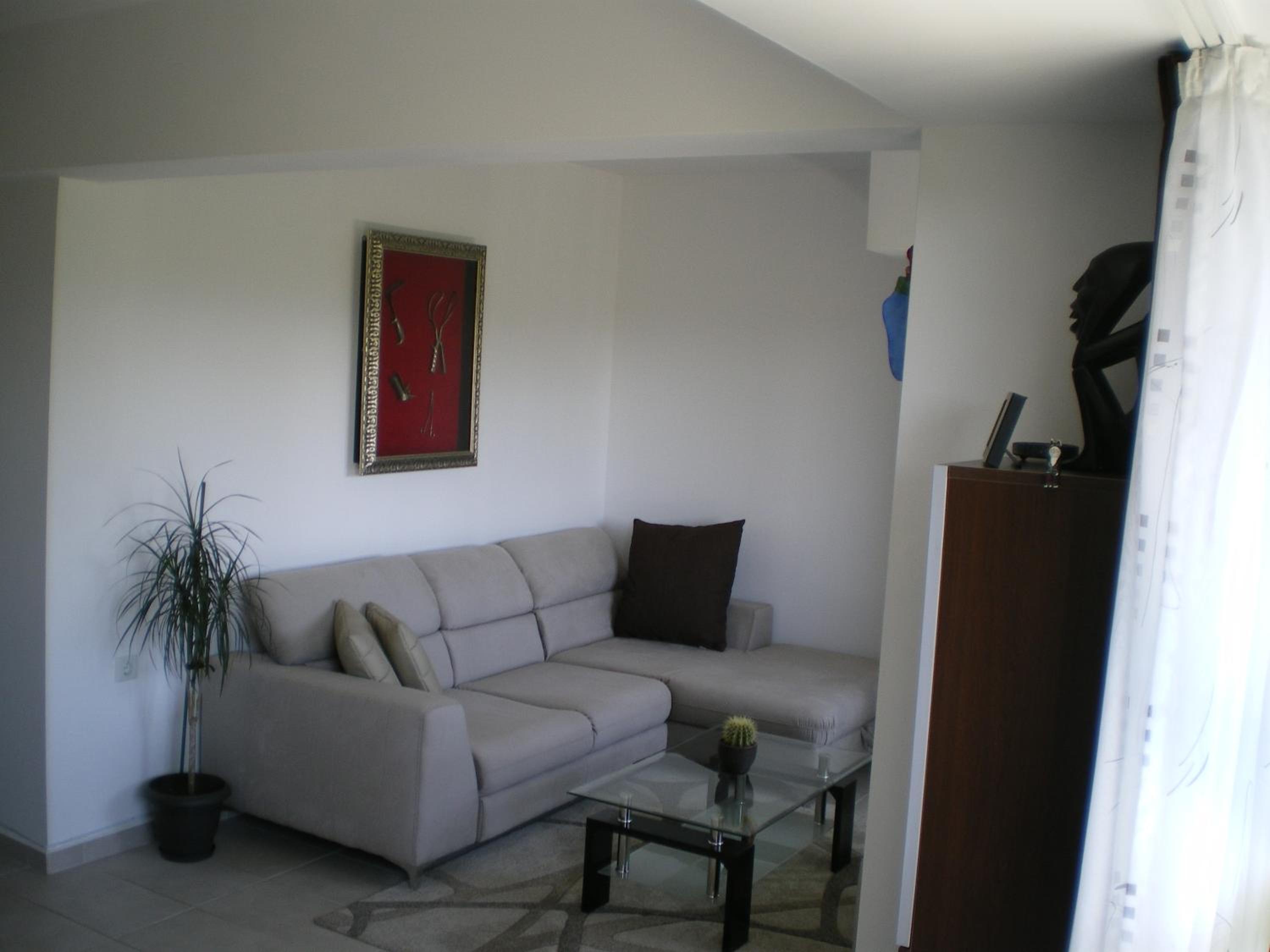 Park View Apartment with Parking Spot