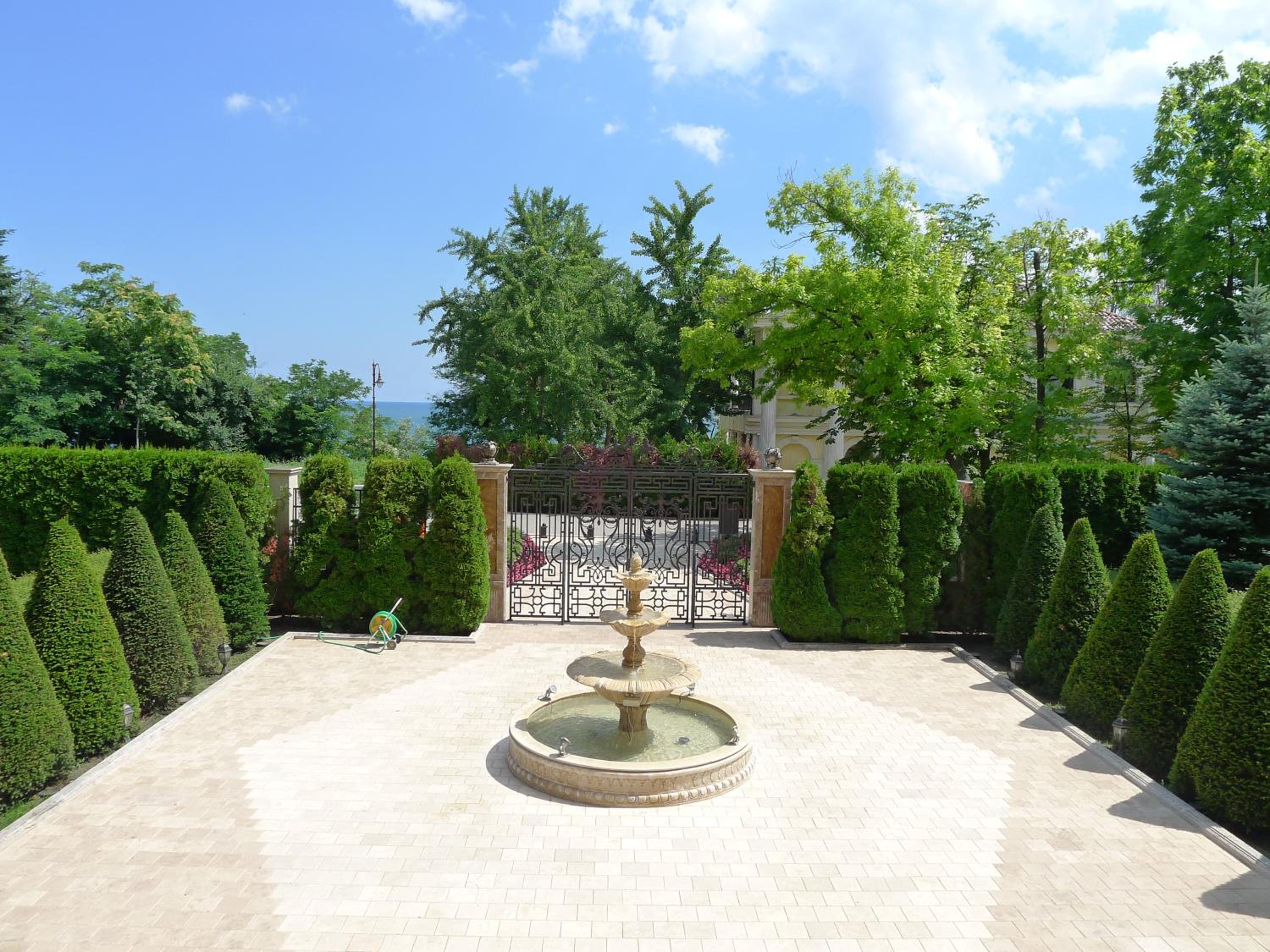 Sea Garden Lux Apartment