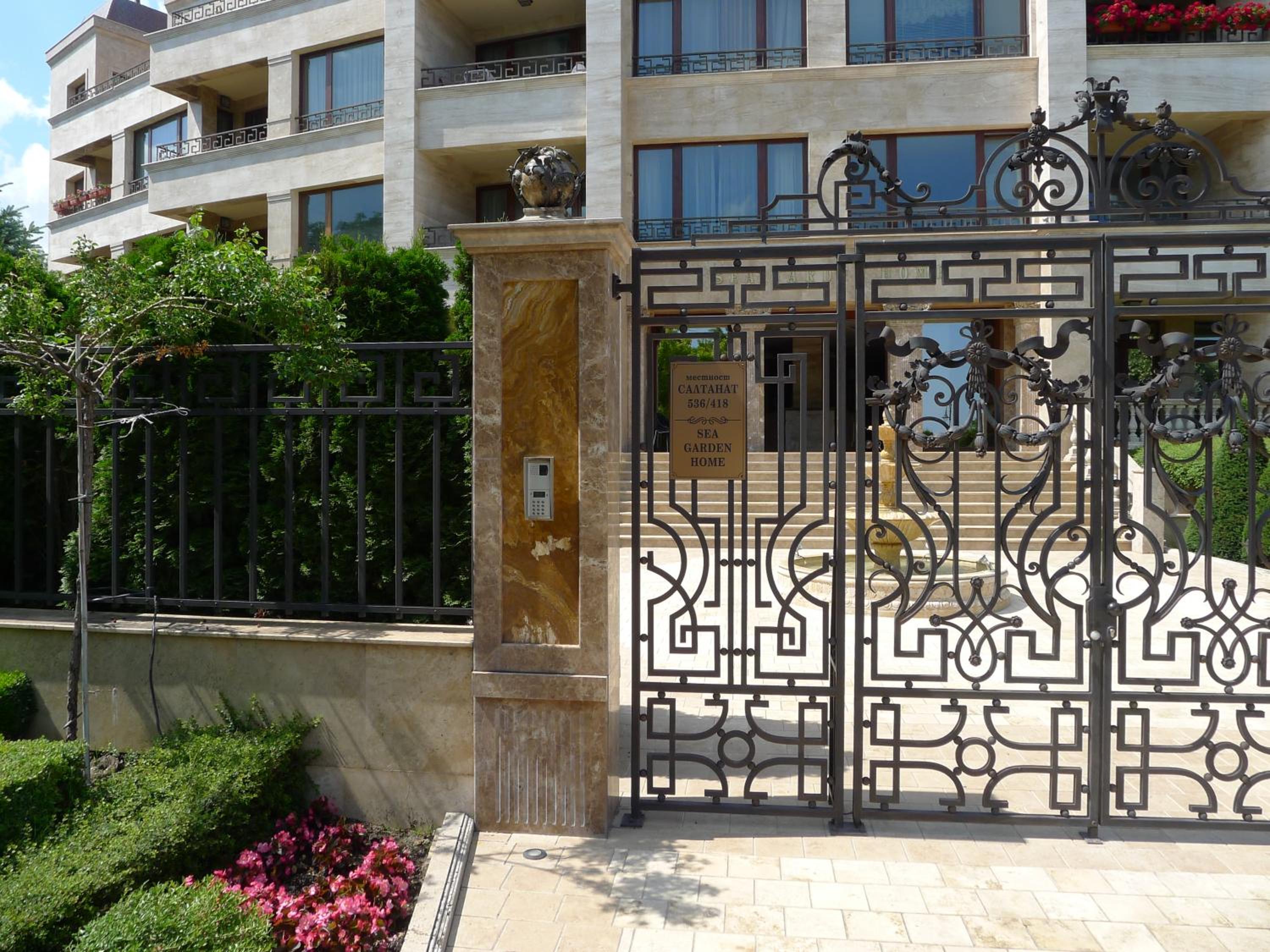 Sea Garden Lux Apartment