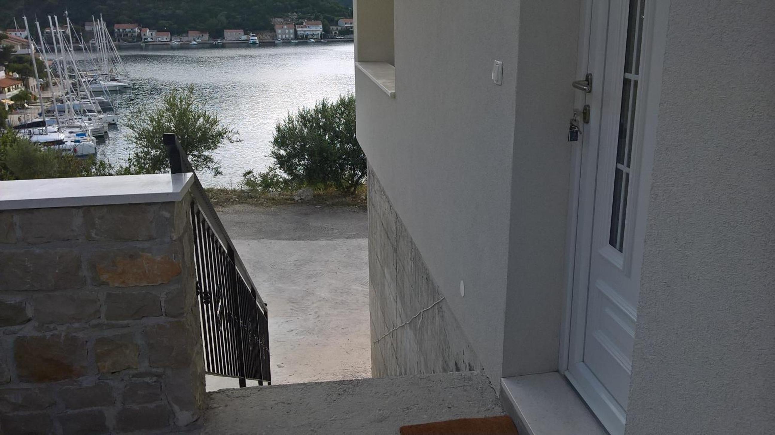 Apartman Zaklopatica view 2