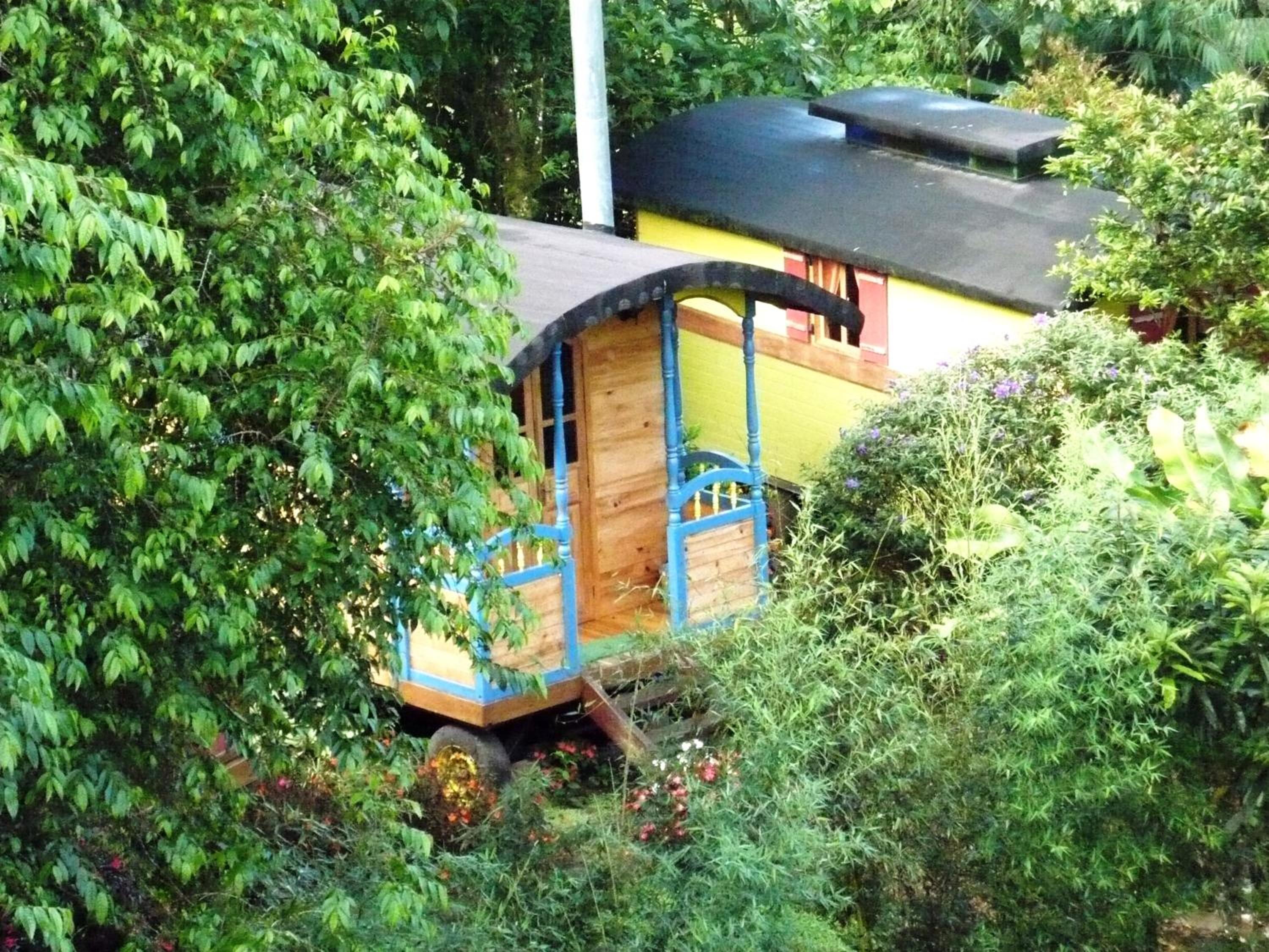 Hosteria La Roulotte - Mindo view 3