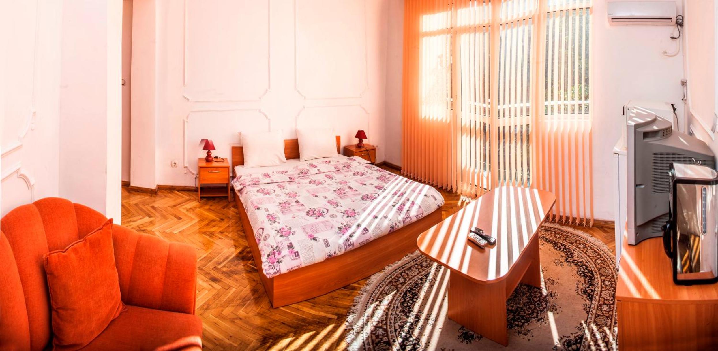 Central GuestHouse Five Corners