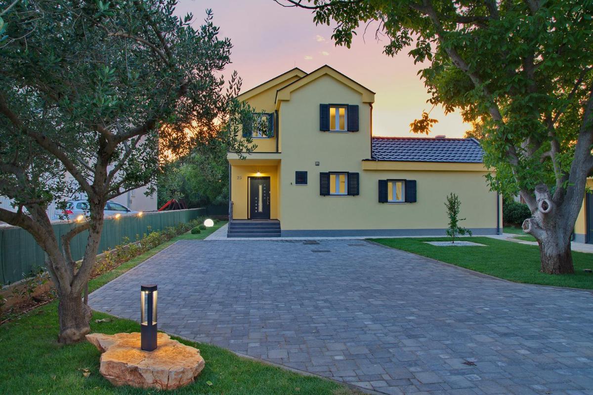 Hotel Villa Lorena - Image 1