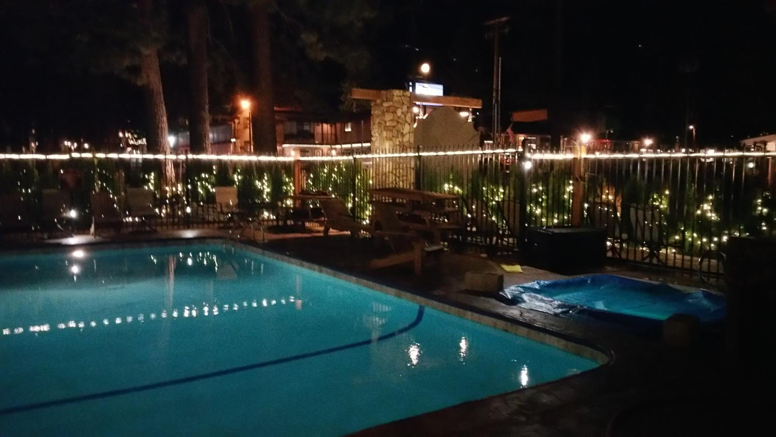 Gondola Lodge with 5-dollar Beach Voucher