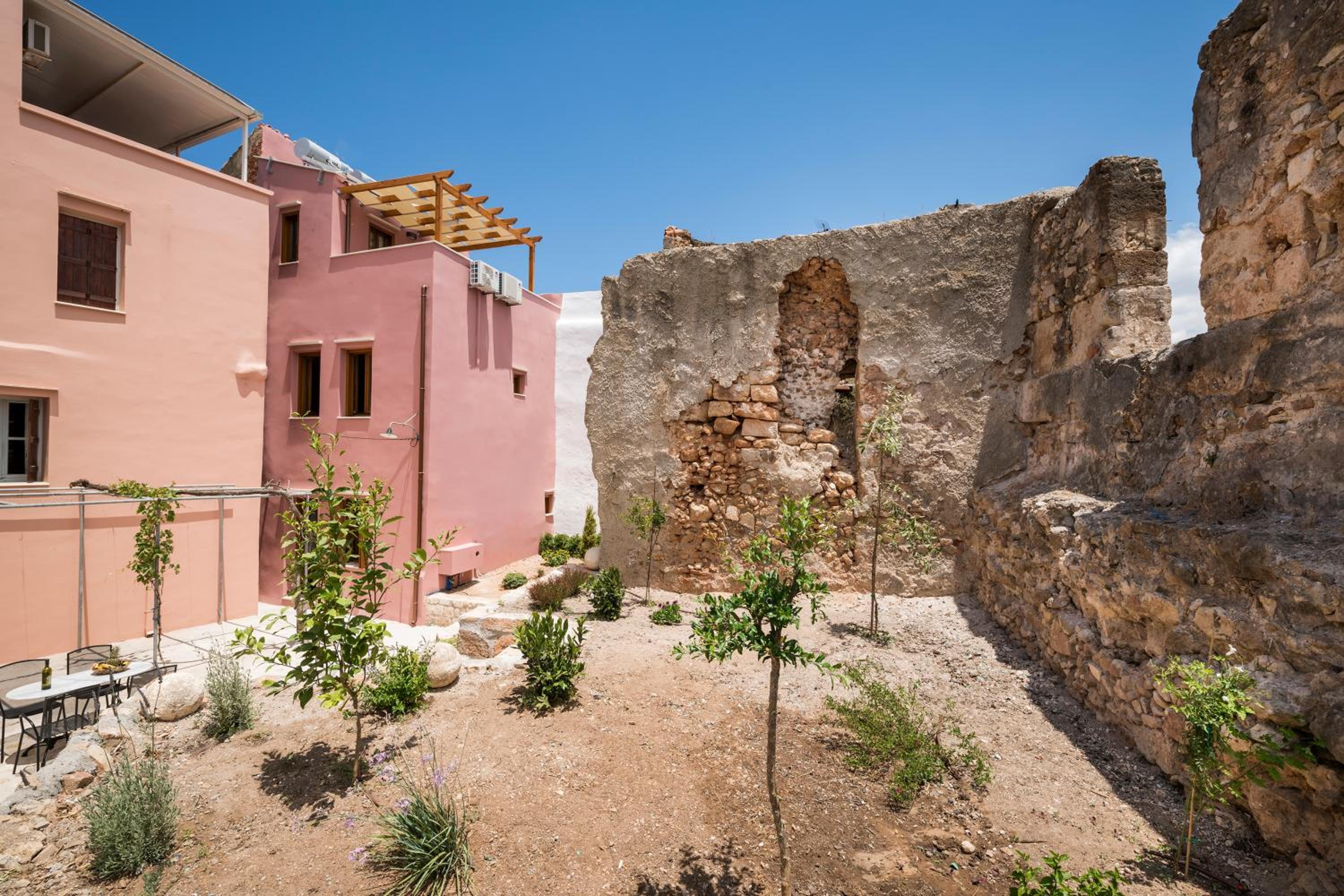 Evlimeni Suites
