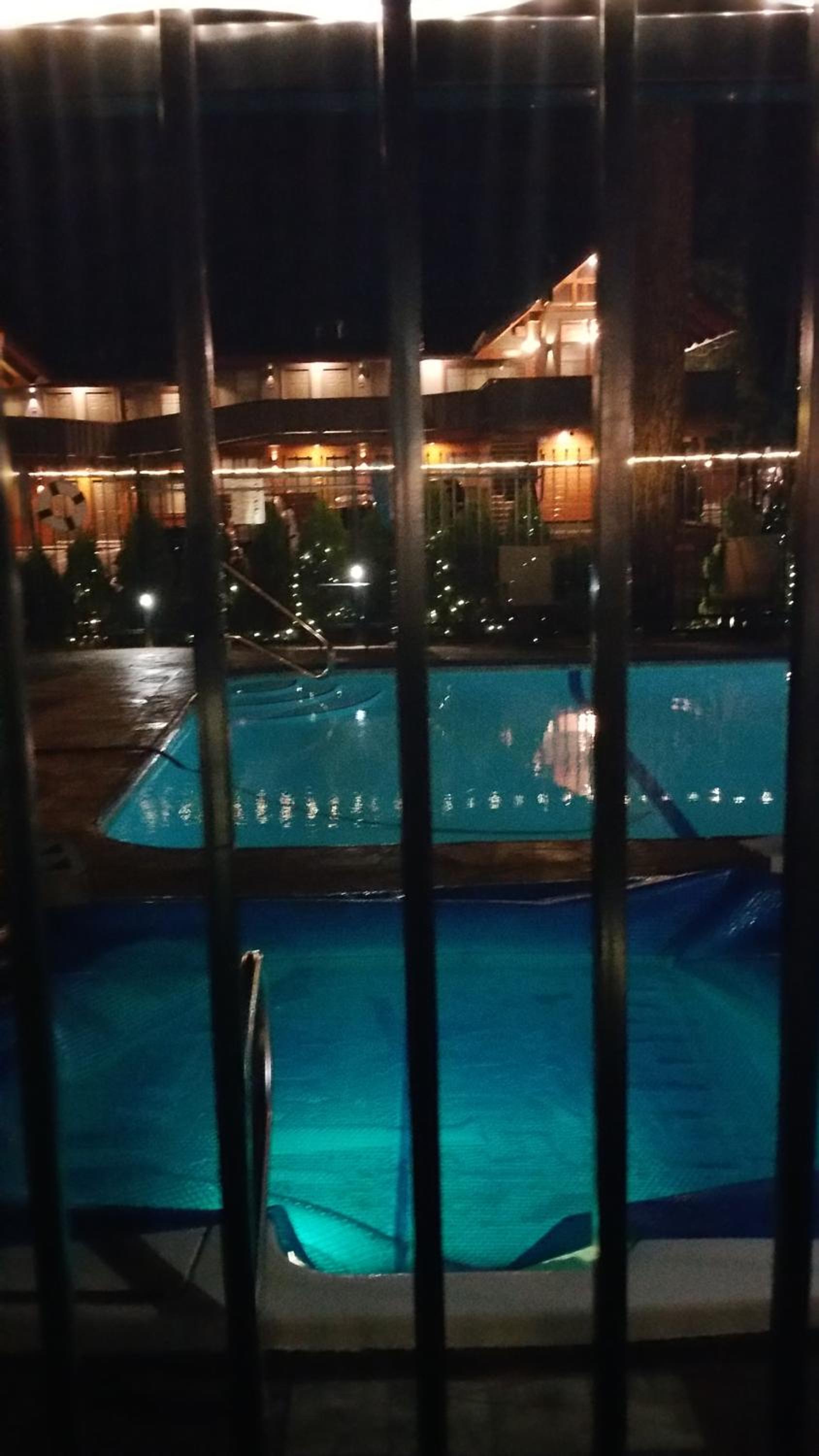 Gondola Lodge with 5-dollar Beach Voucher