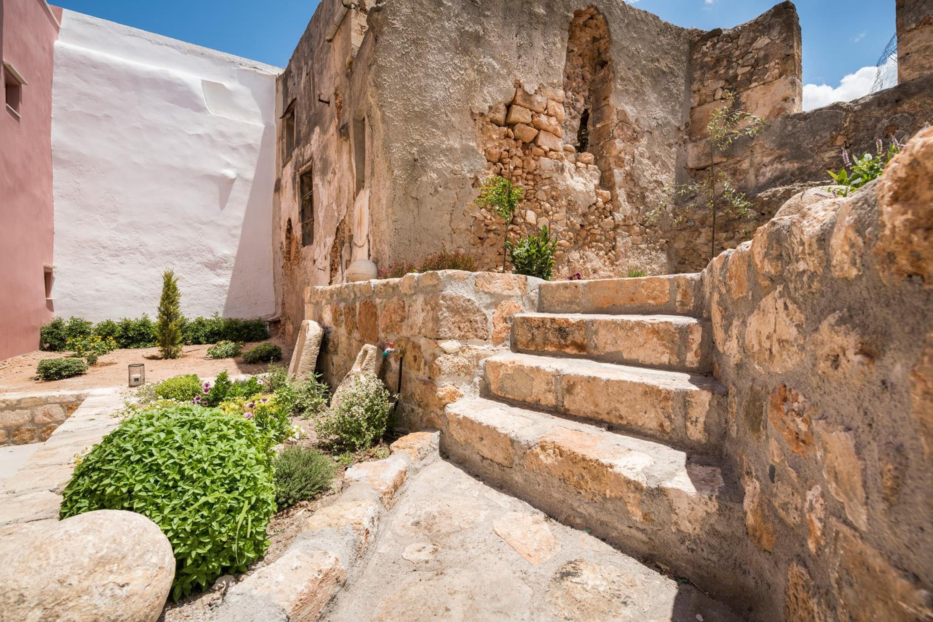 Evlimeni Suites