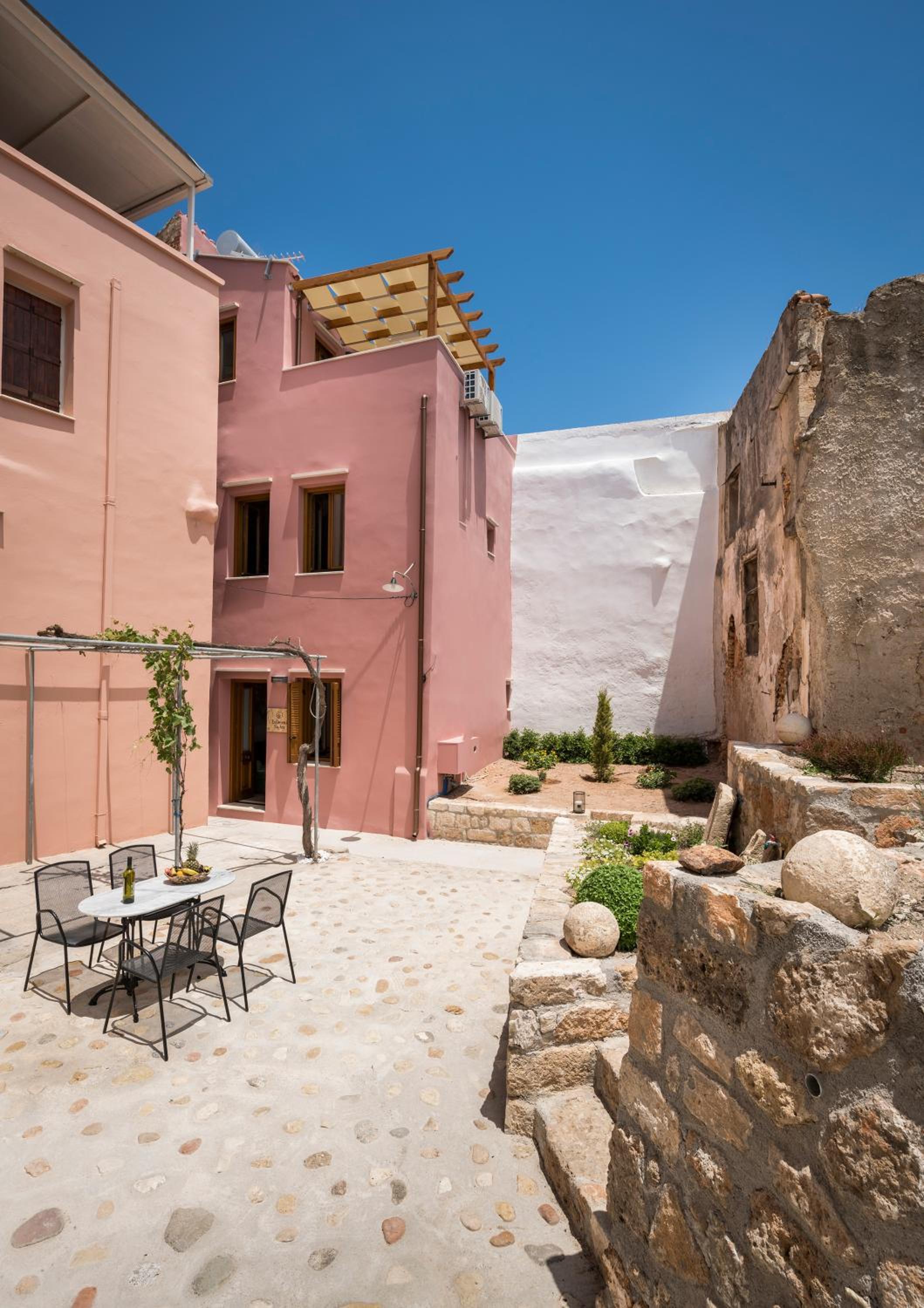 Evlimeni Suites