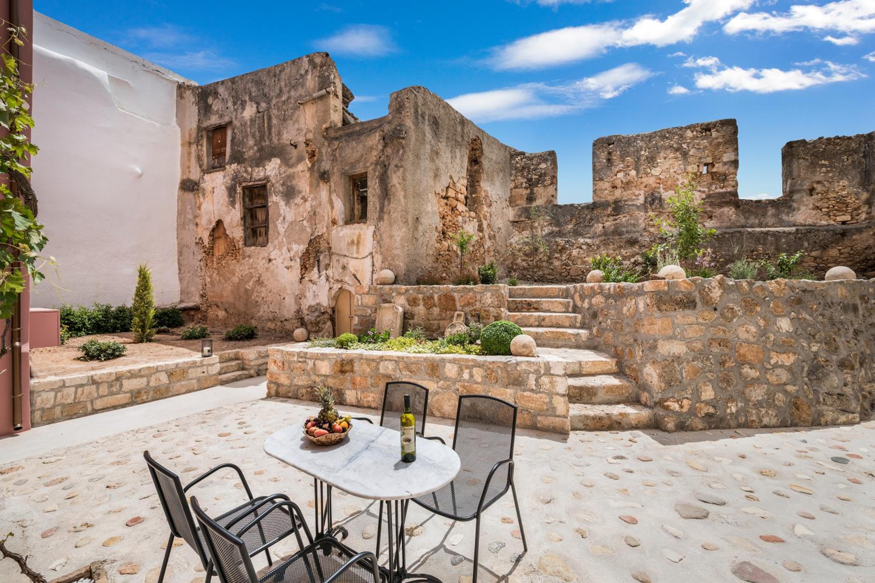 Evlimeni Suites