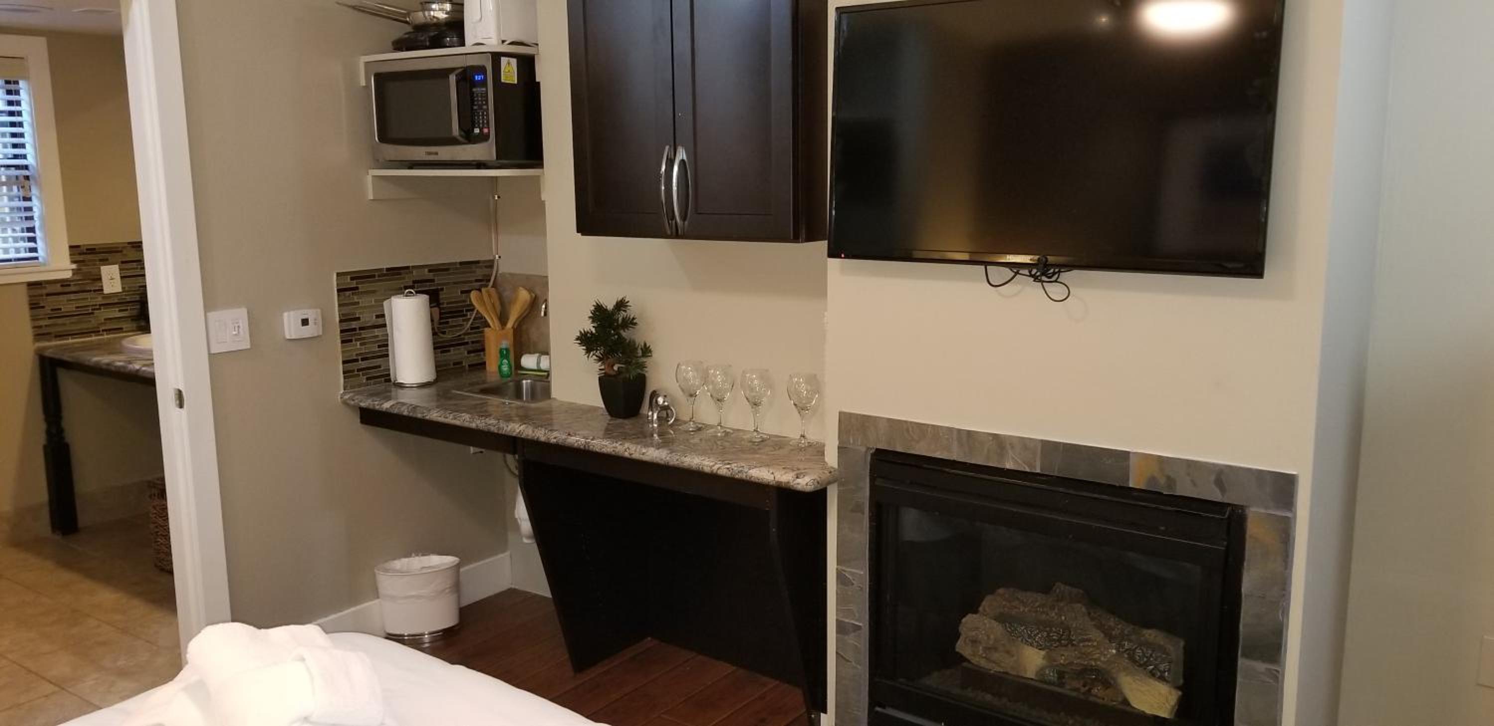 Gondola Lodge with 5-dollar Beach Voucher
