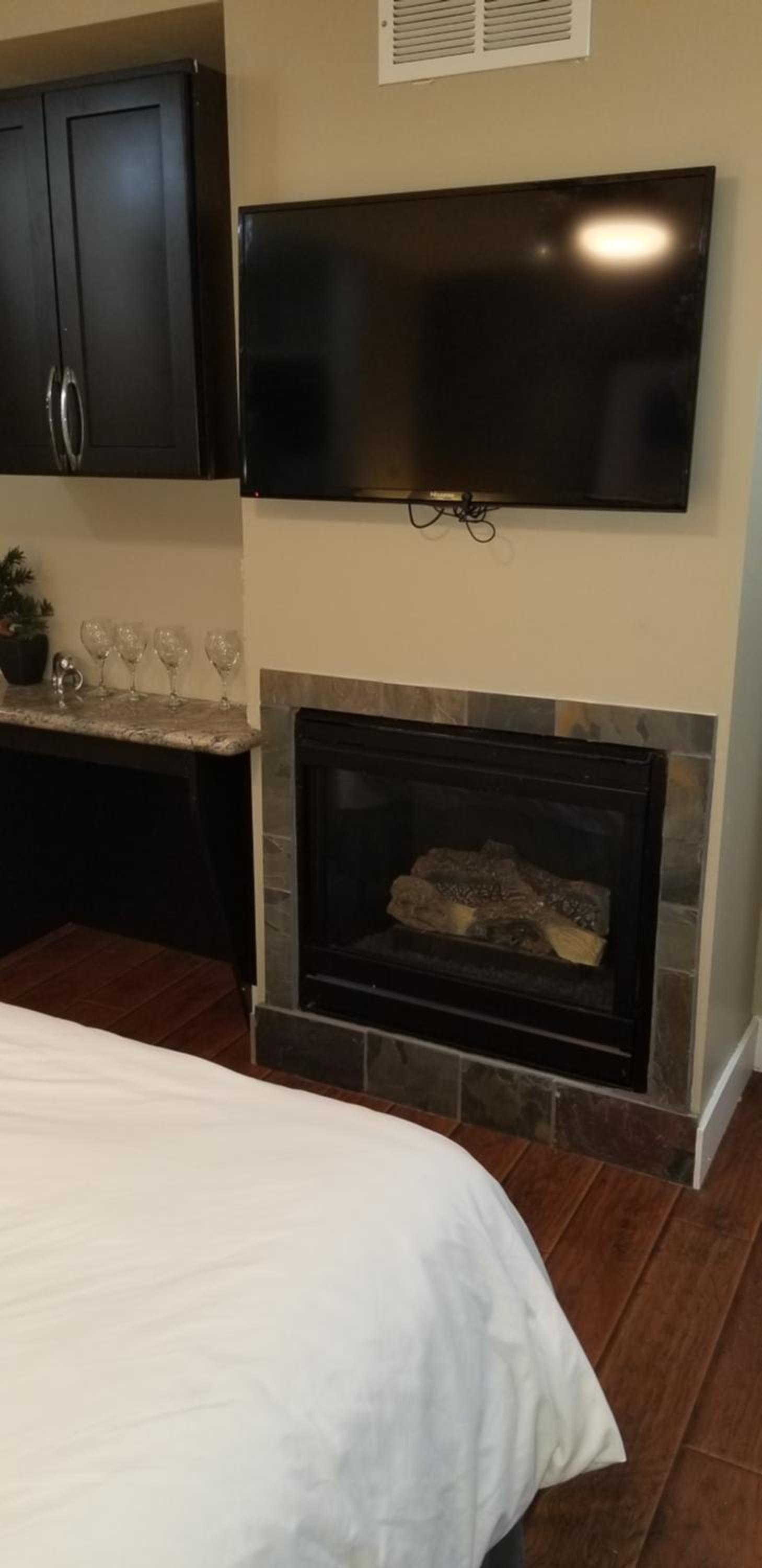 Gondola Lodge with 5-dollar Beach Voucher