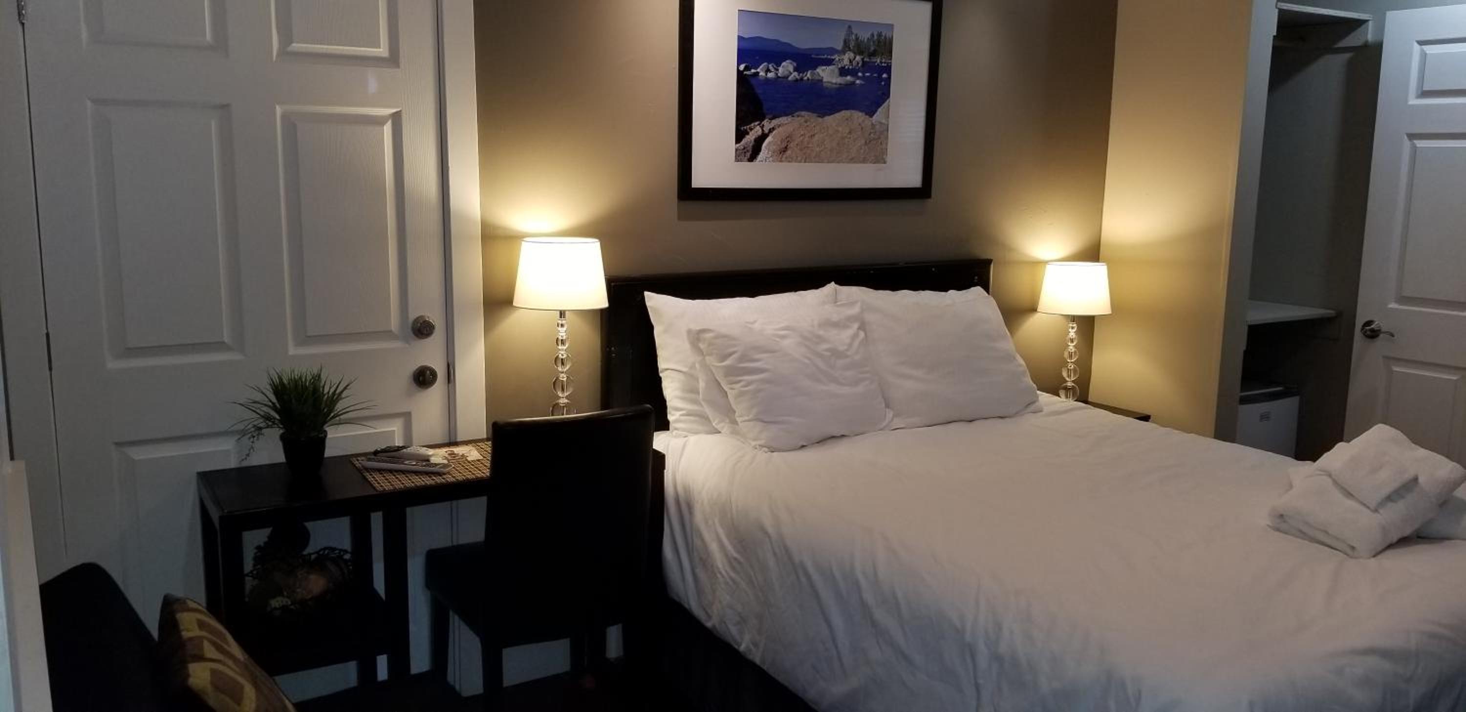 Gondola Lodge with 5-dollar Beach Voucher