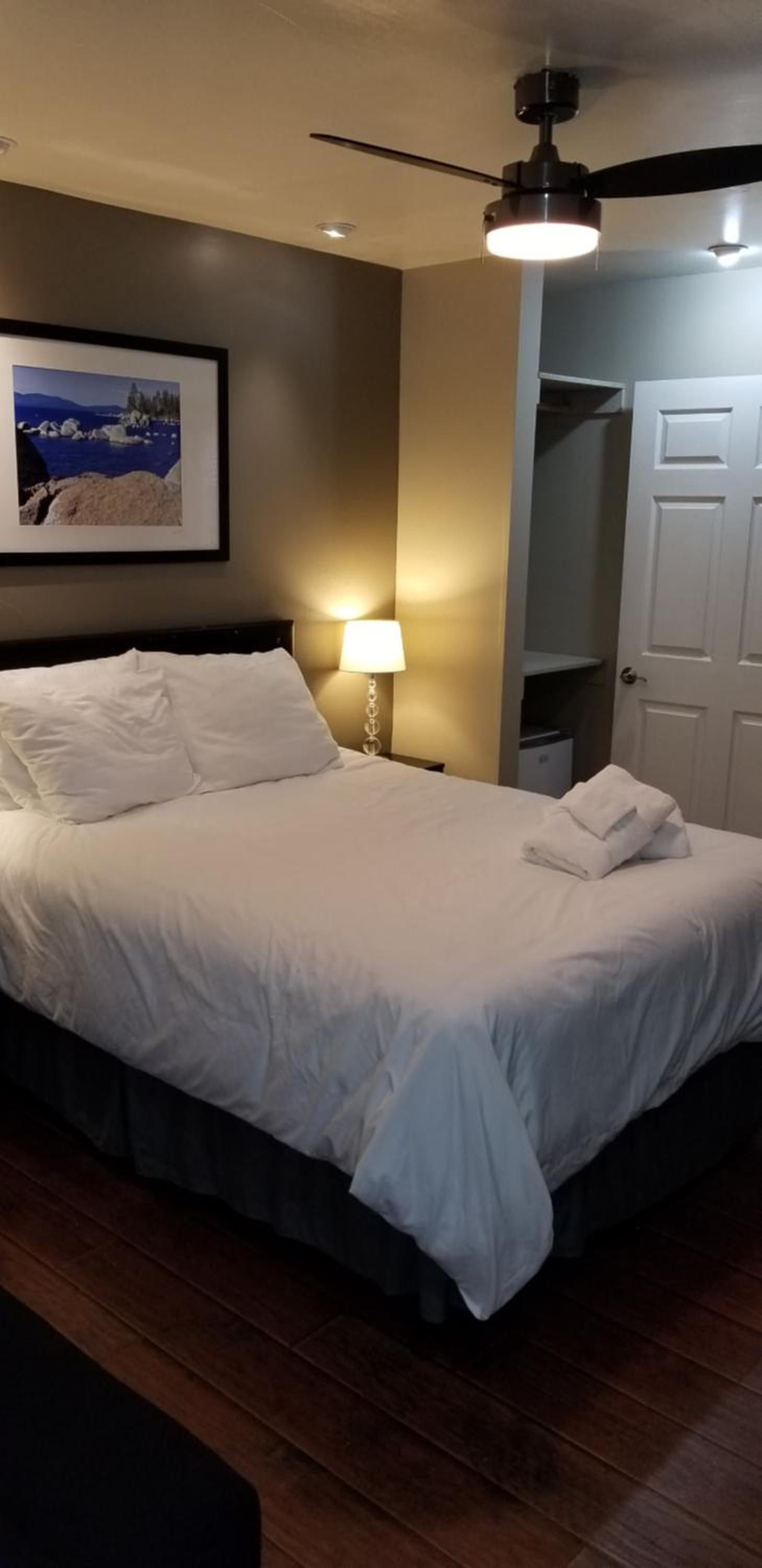 Gondola Lodge with 5-dollar Beach Voucher