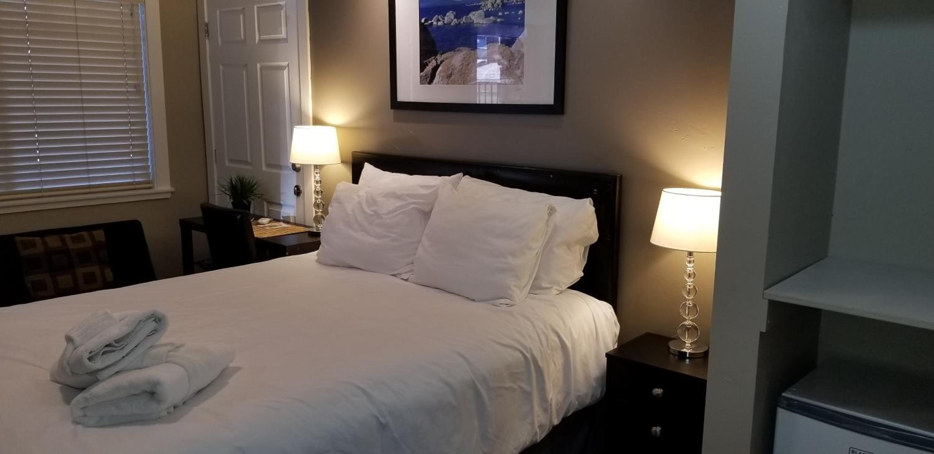Gondola Lodge with 5-dollar Beach Voucher