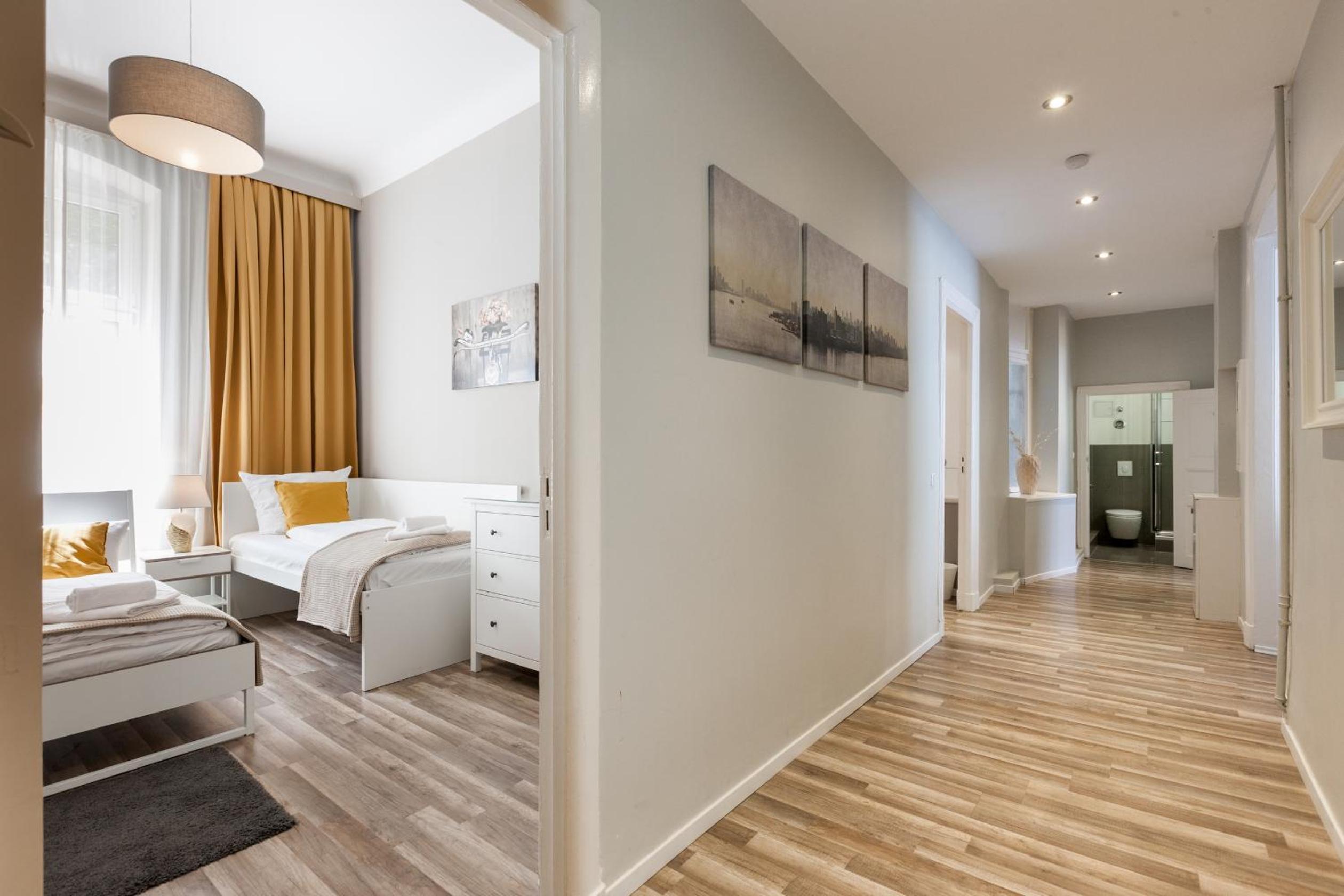 120qm Apartment 2 Bathrooms Balcony Up to 9 Guests photo 3