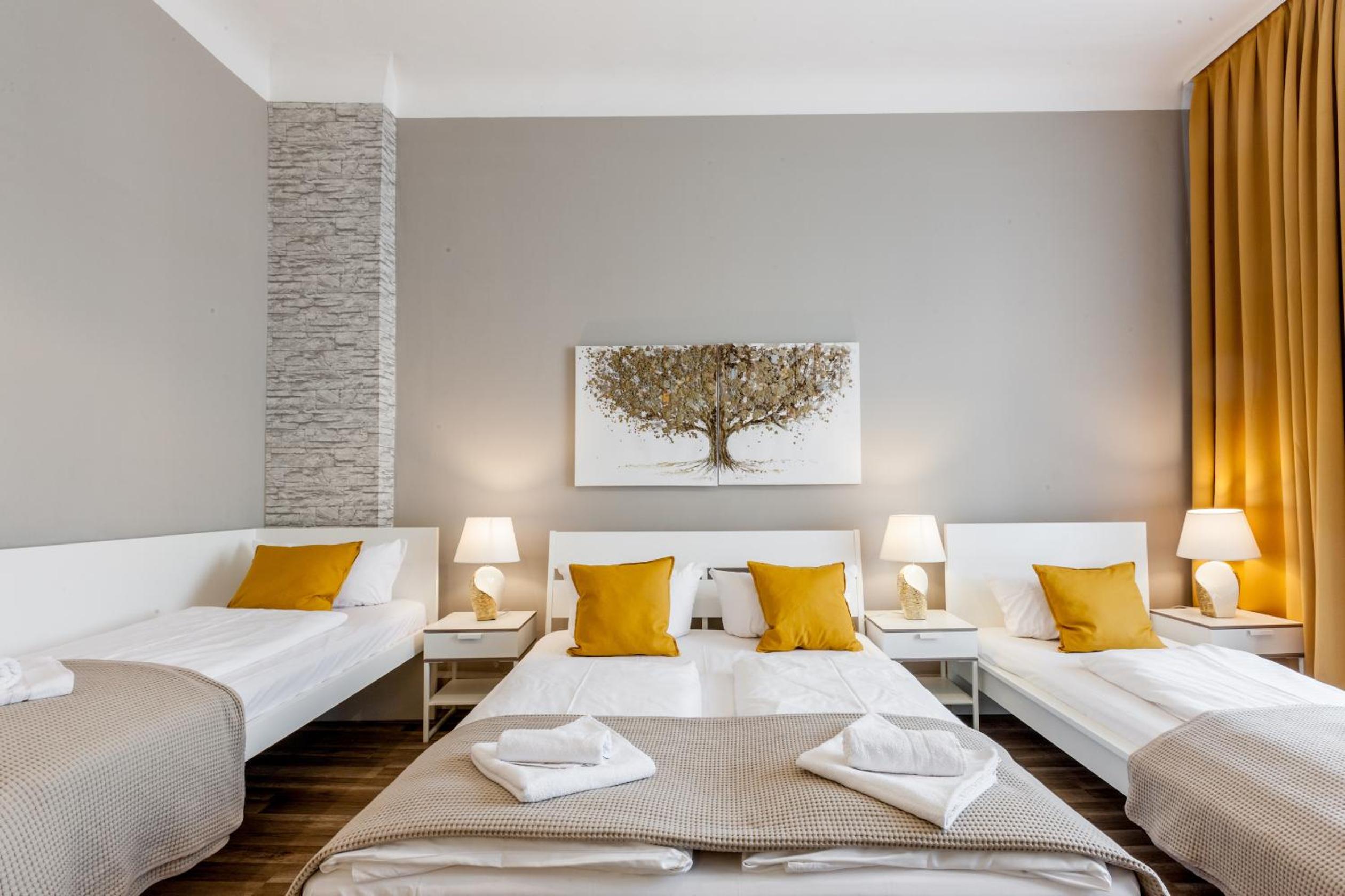 120qm MyGold Apartment 2 Bathrooms Balcony Up to 9 Guests