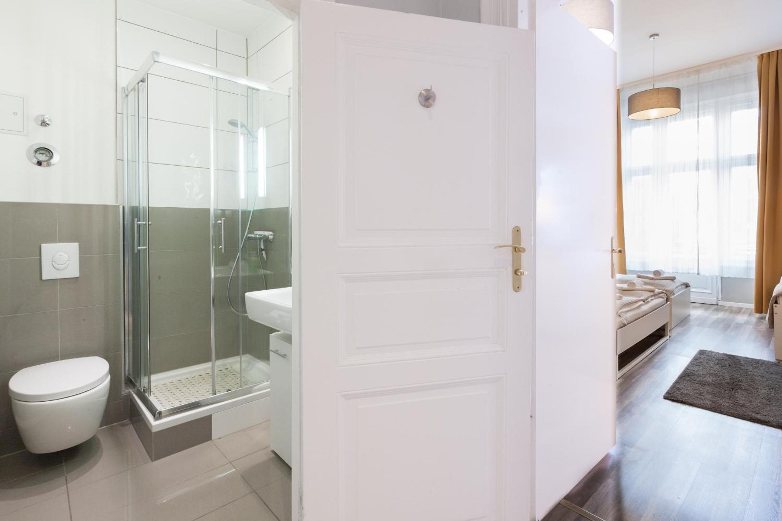 120qm MyGold Apartment 2 Bathrooms Balcony Up to 9 Guests