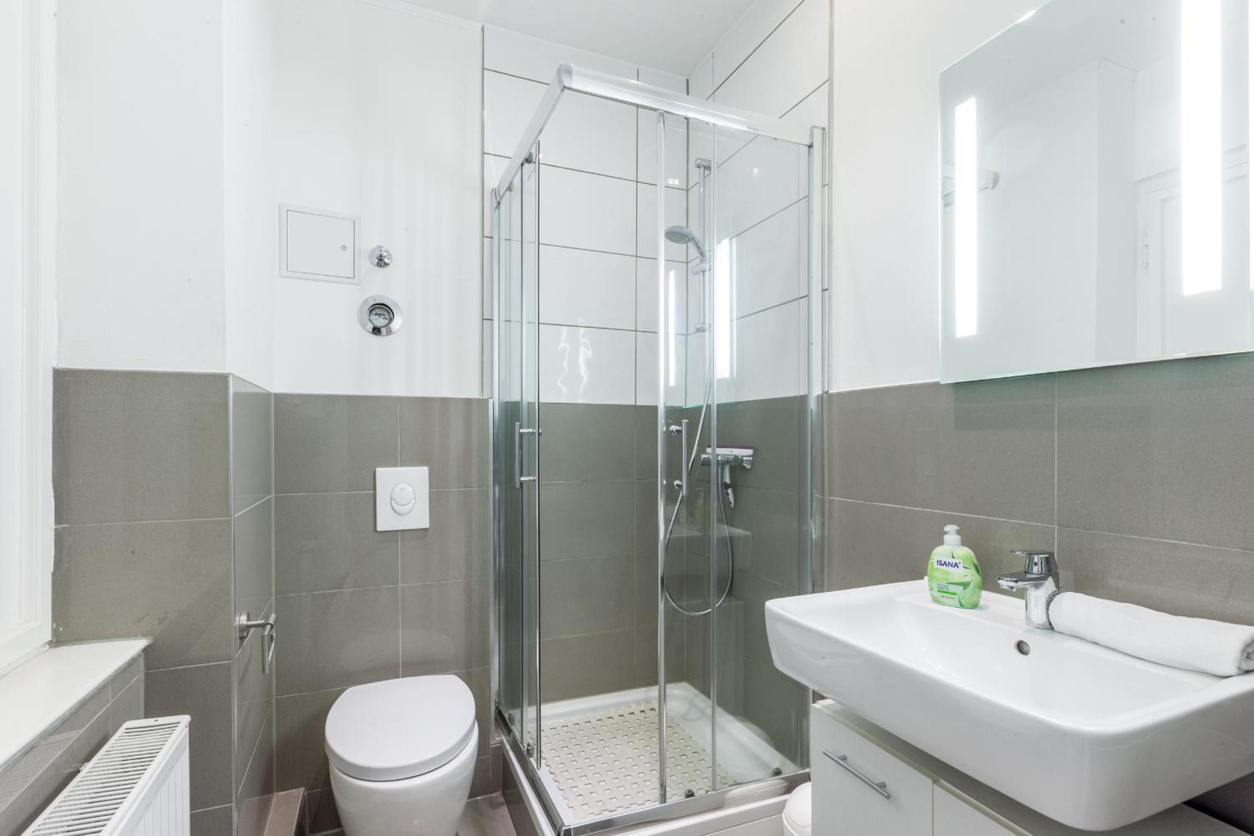120qm MyGold Apartment 2 Bathrooms Balcony Up to 9 Guests