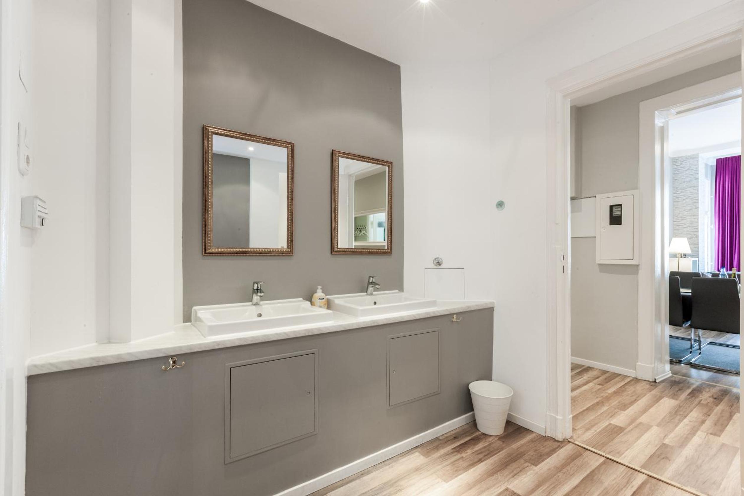 120qm MyGold Apartment 2 Bathrooms Balcony Up to 9 Guests