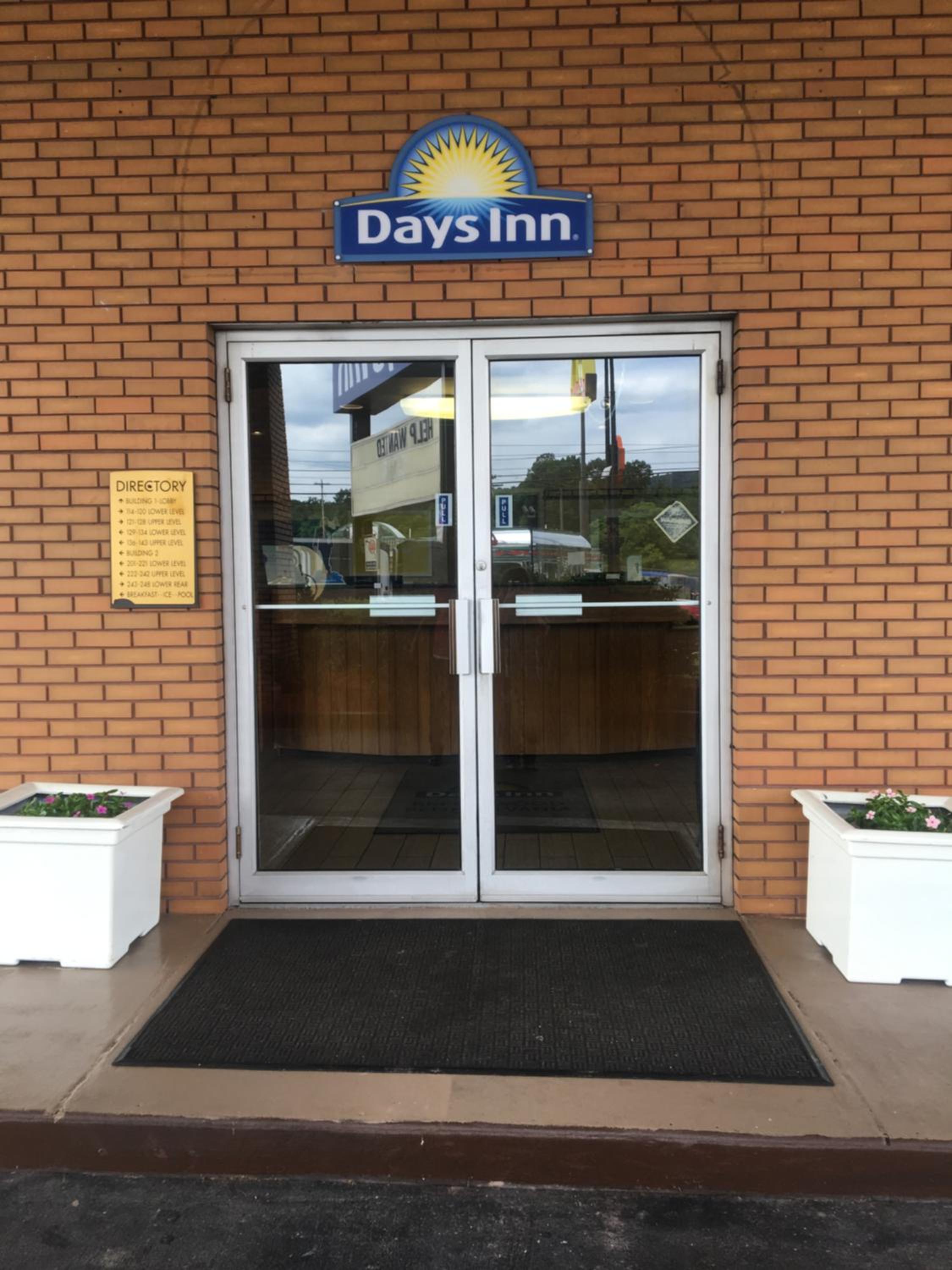 Days Inn by Wyndham Breezewood - Property Image 12