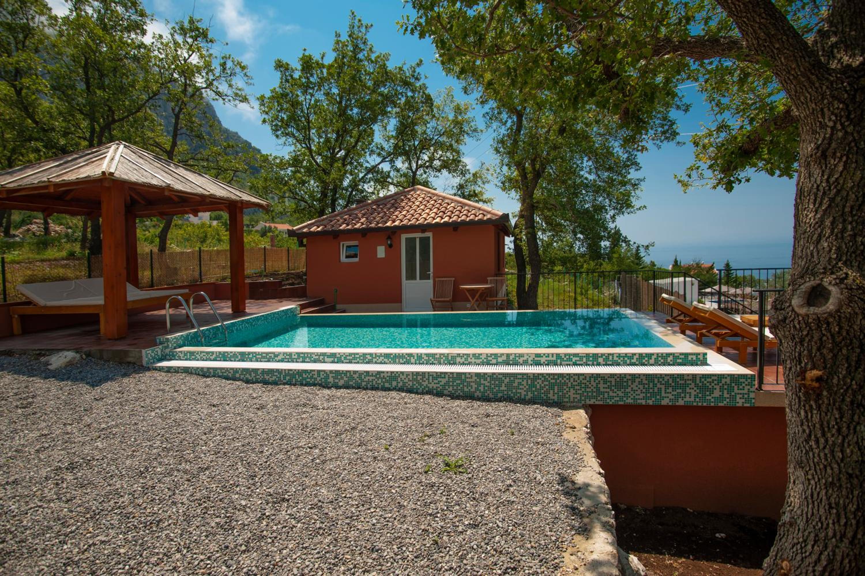 Harmonia Bungalows & Pool view 2