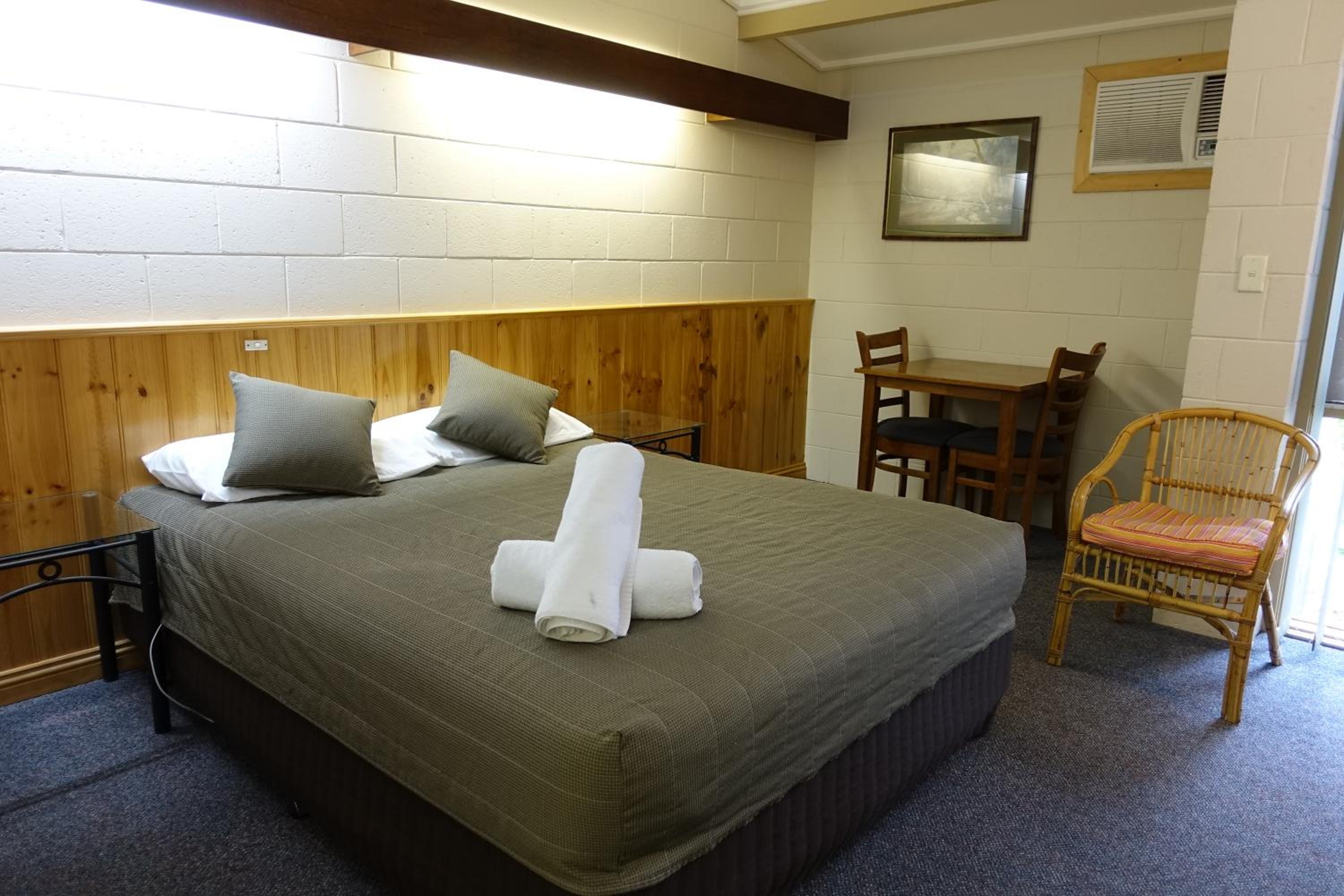 Coal Creek Motel
