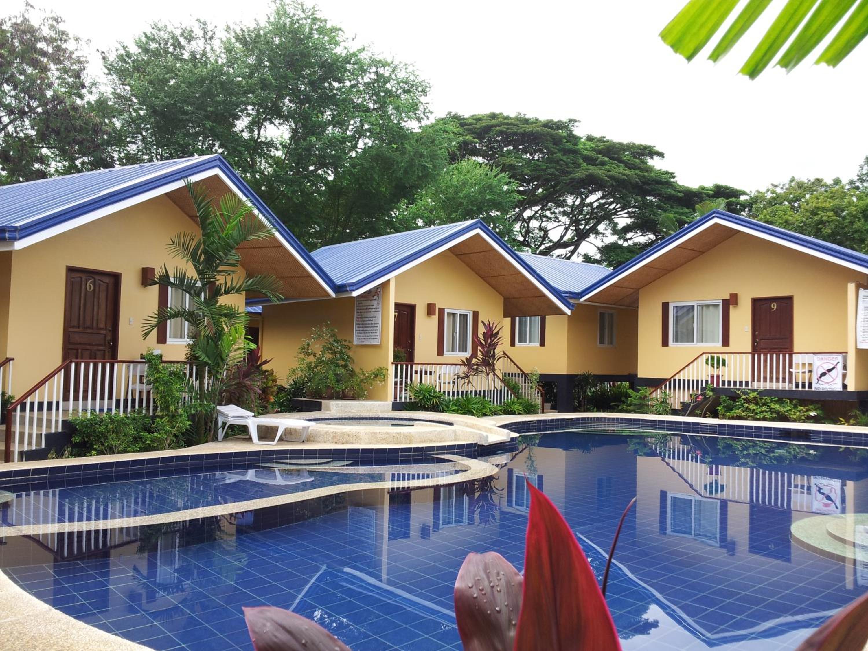 Blue Lagoon Inn & Suites