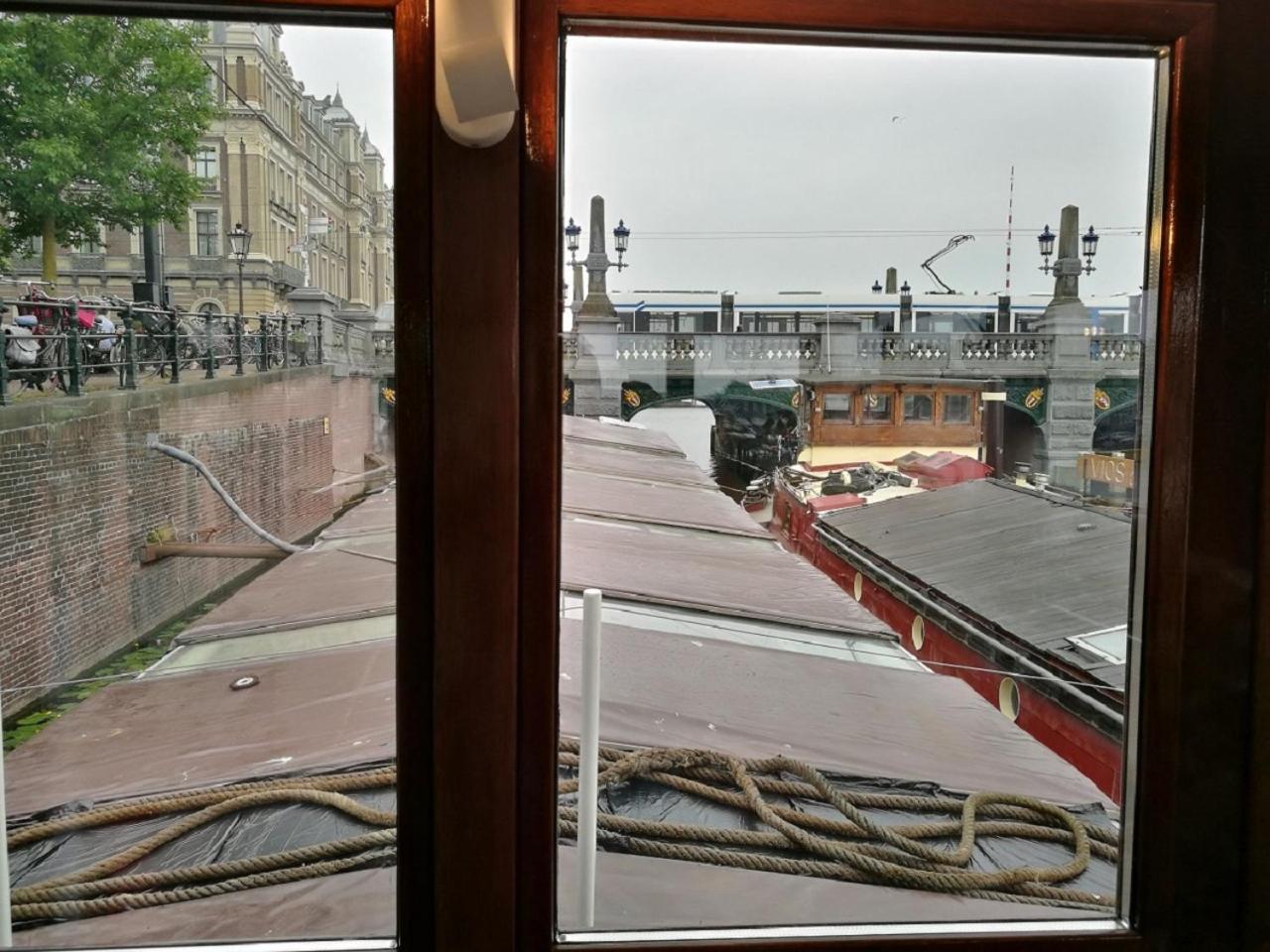 houseboat Rose photo 3