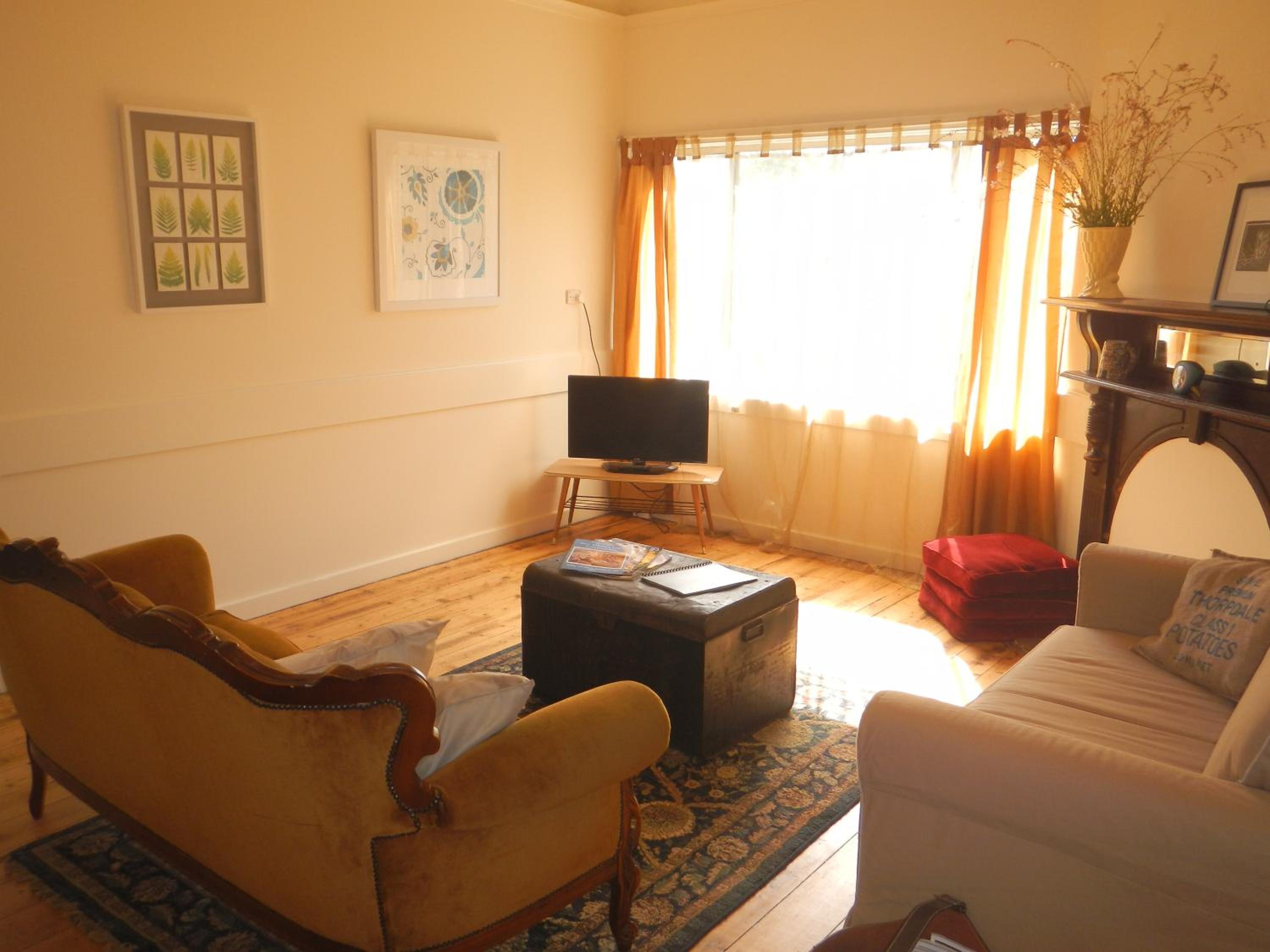 Yarram Cottage: Art and Accommodation