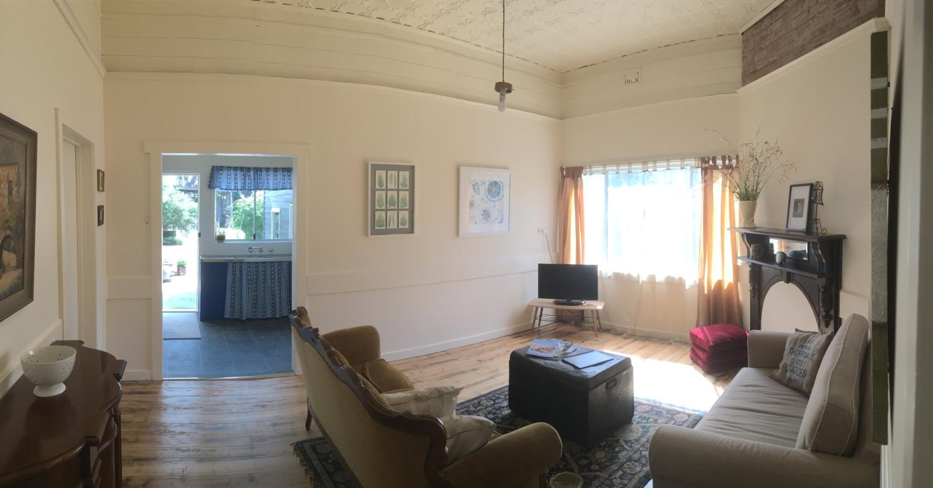Yarram Cottage: Art and Accommodation