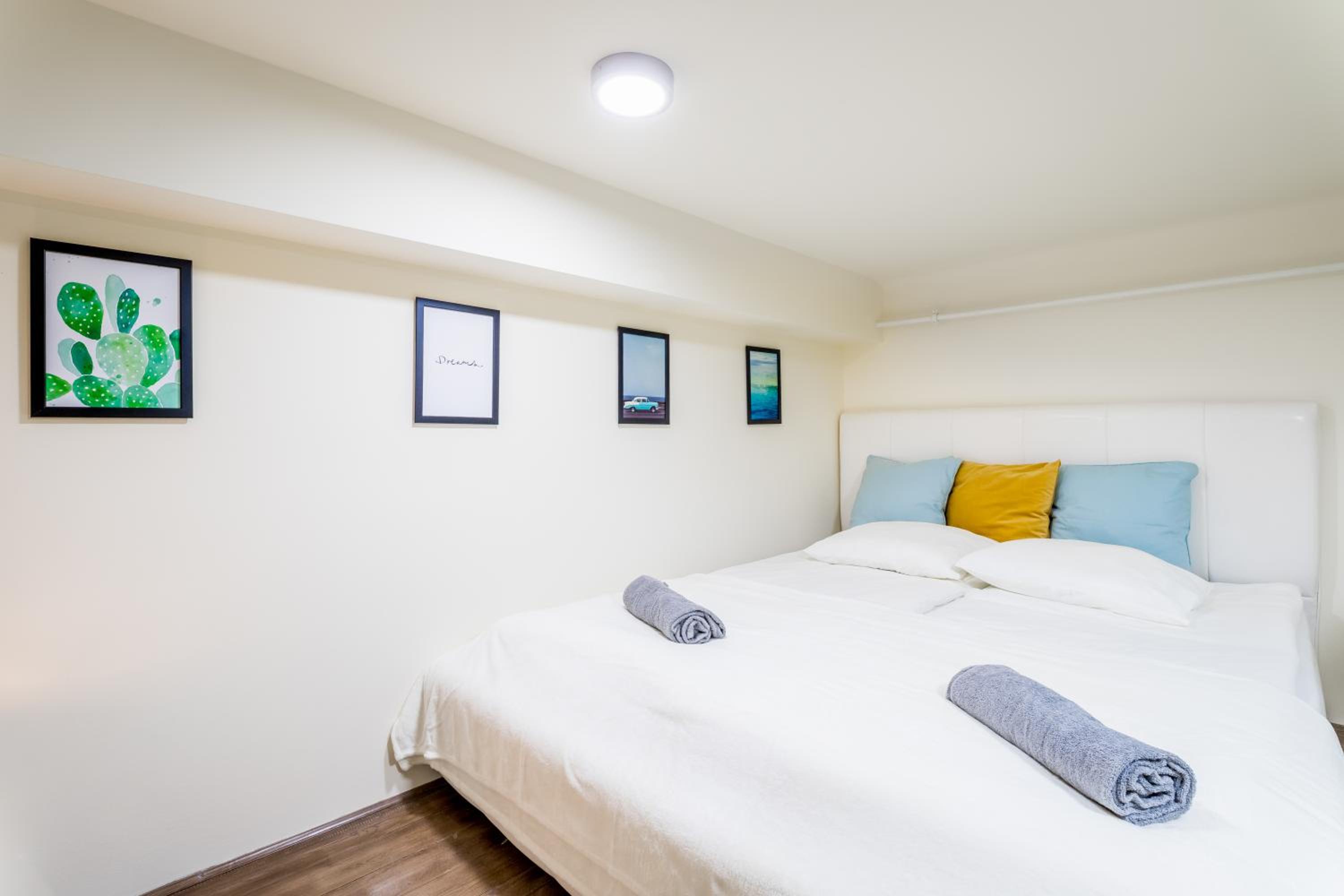 BpR Turquoise Simplicity Apartment
