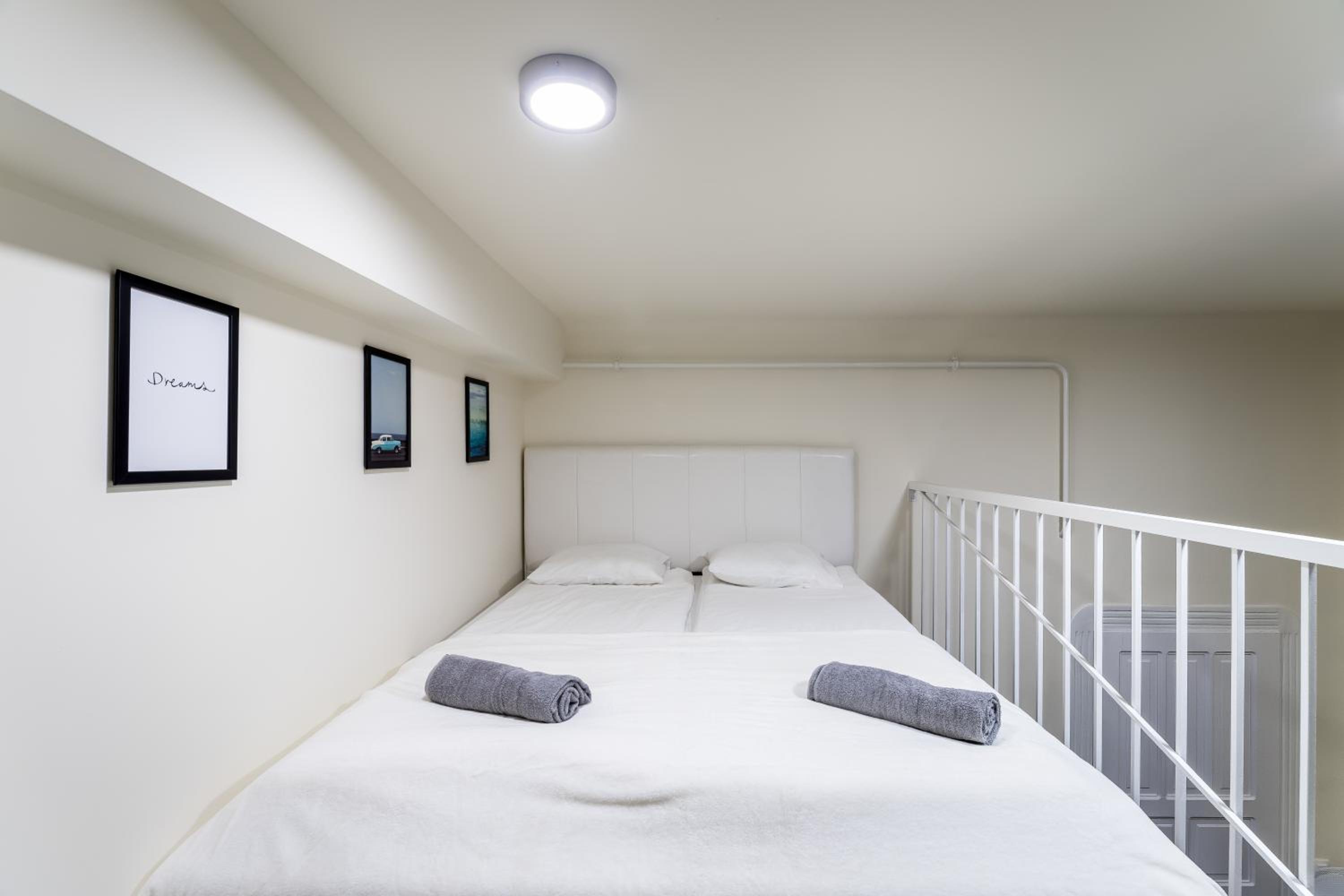 BpR Turquoise Simplicity Apartment
