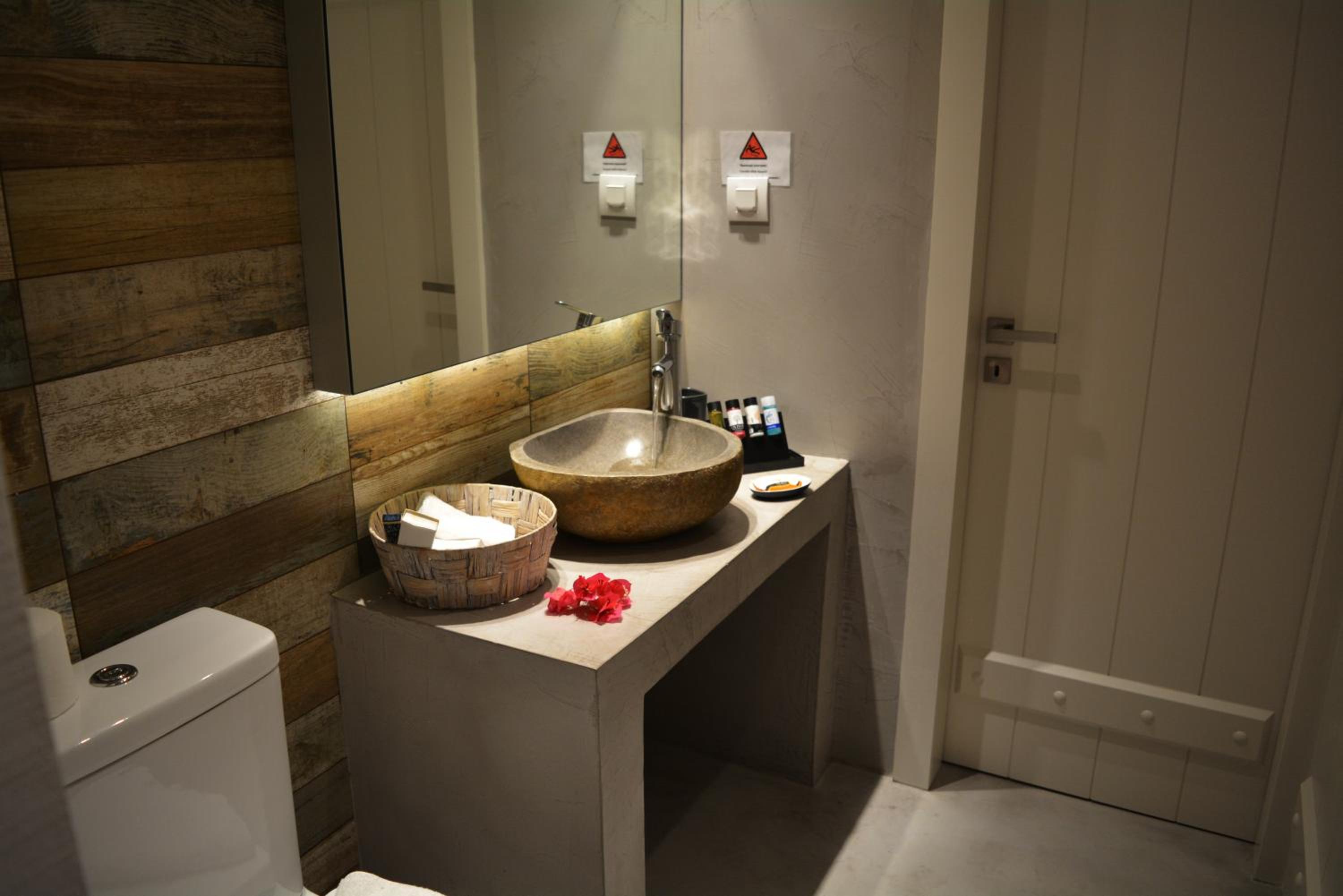 Core Luxury Suites