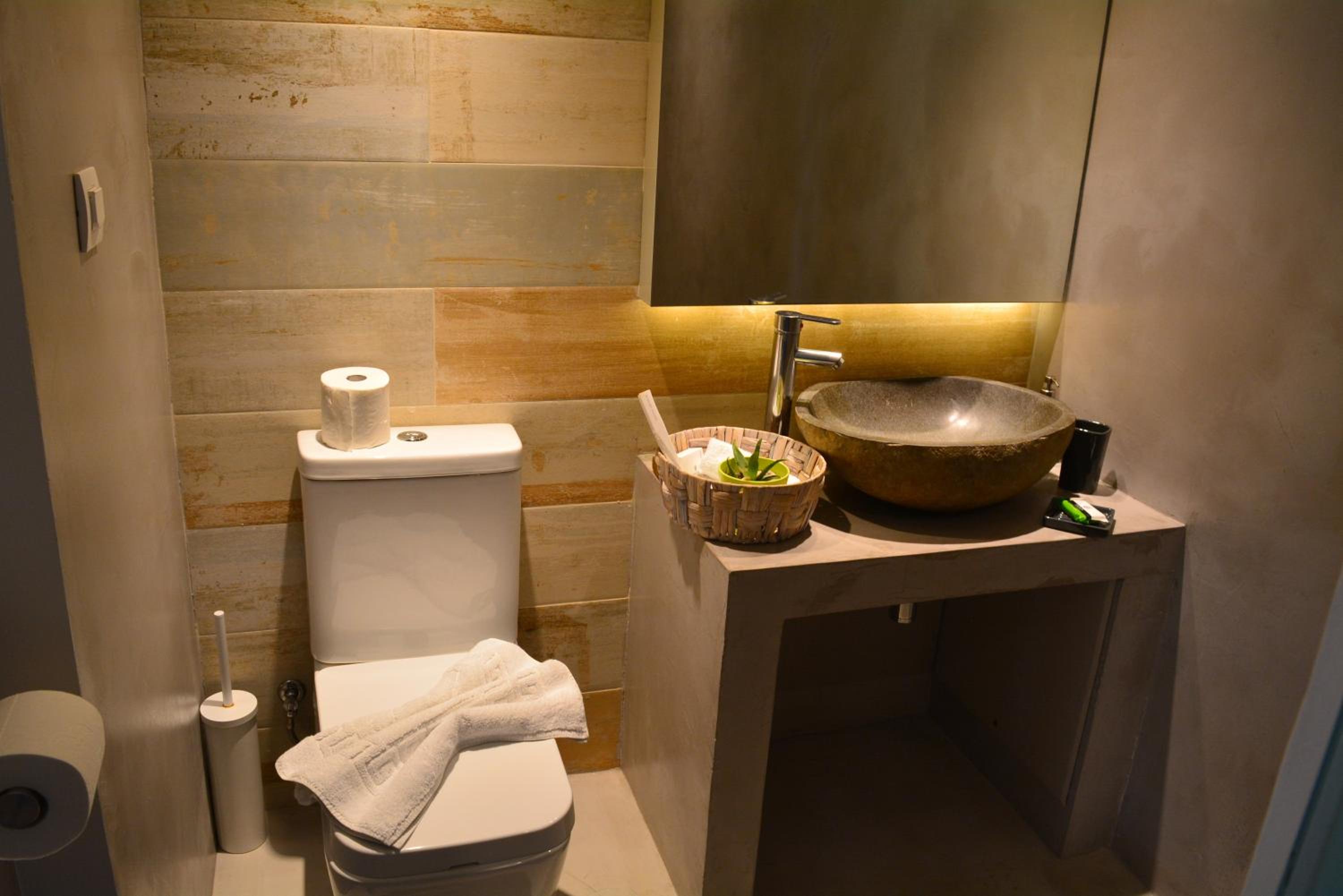 Core Luxury Suites